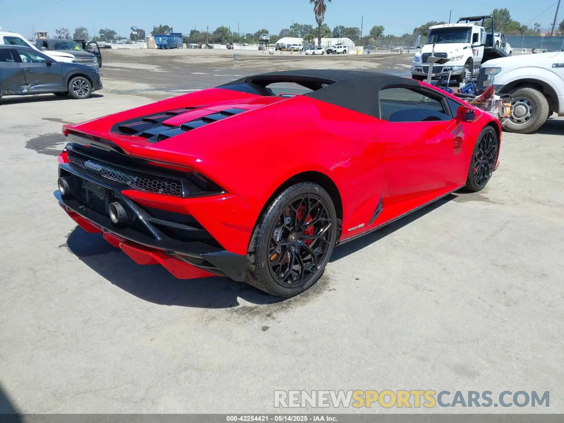 4 fotografías del automóvil dañado ZHWUT5ZF2LLA15450 LAMBORGHINI HURACAN EVO 2020