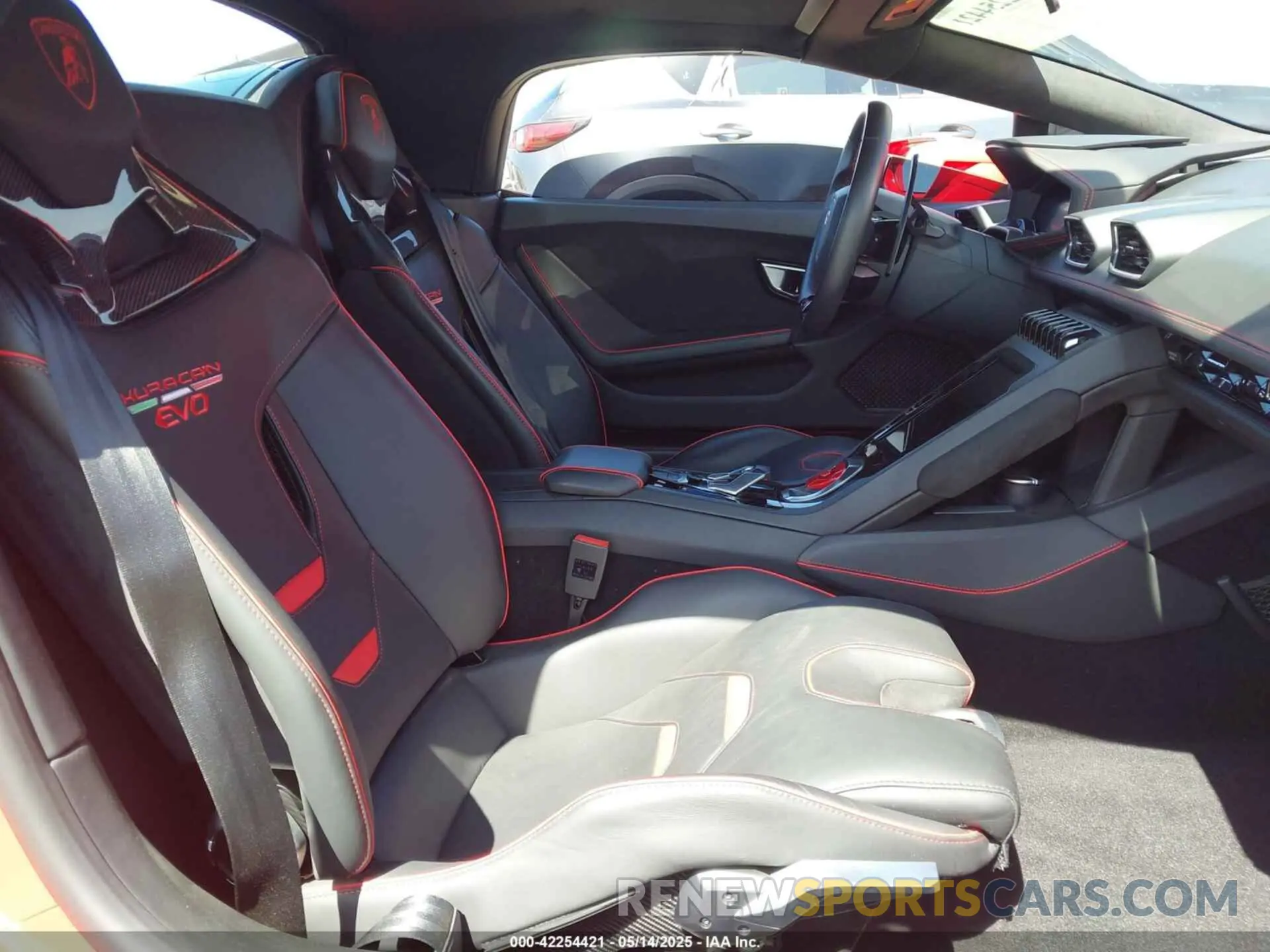 8 fotografías del automóvil dañado ZHWUT5ZF2LLA15450 LAMBORGHINI HURACAN EVO 2020