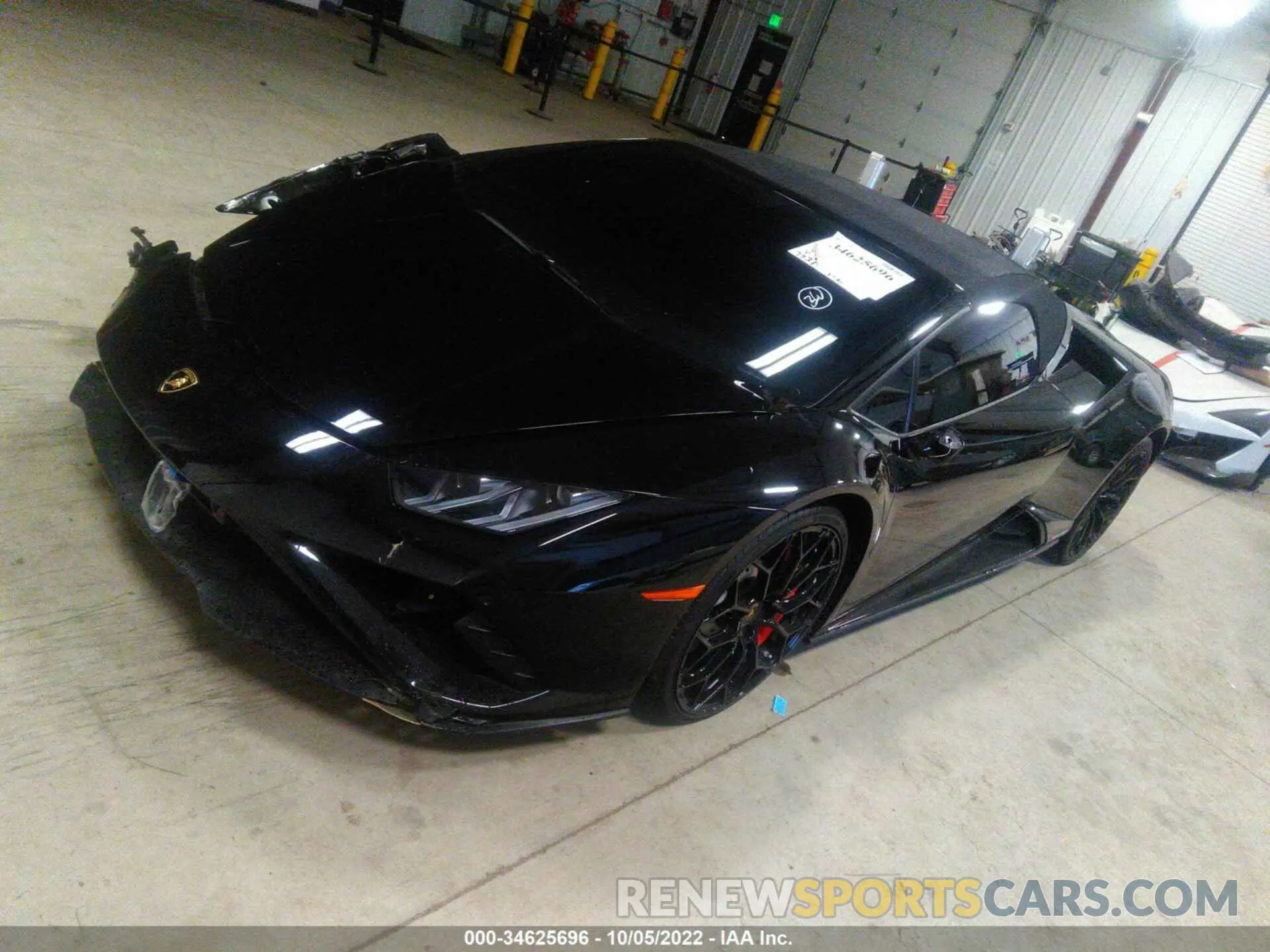 2 fotografías del automóvil dañado ZHWUT5ZF3LLA15022 LAMBORGHINI HURACAN EVO 2020
