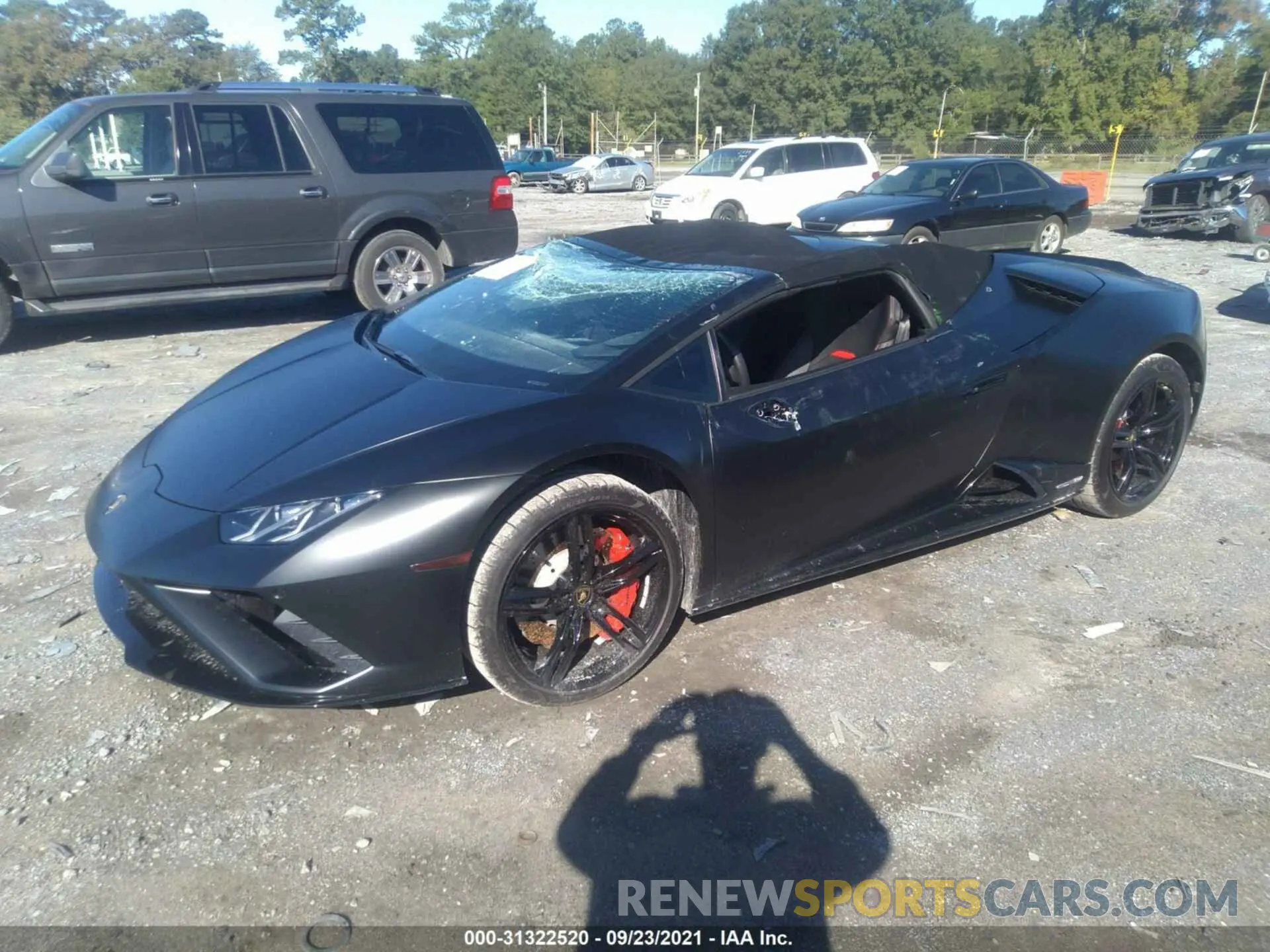 2 fotografías del automóvil dañado ZHWUT5ZF9LLA15171 LAMBORGHINI HURACAN EVO 2020