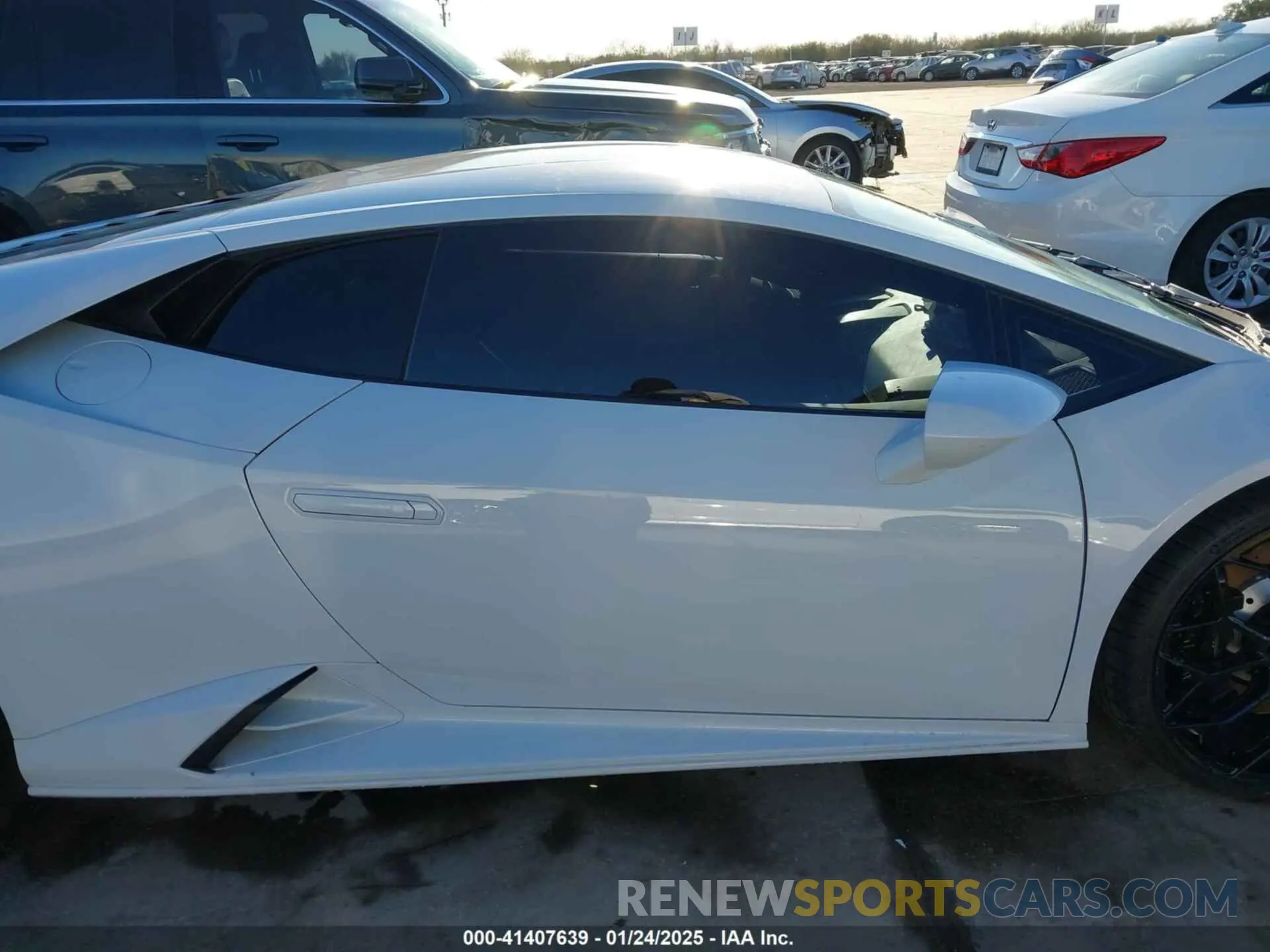 14 fotografías del automóvil dañado ZHWUF5ZF7MLA16358 LAMBORGHINI HURACAN EVO 2021