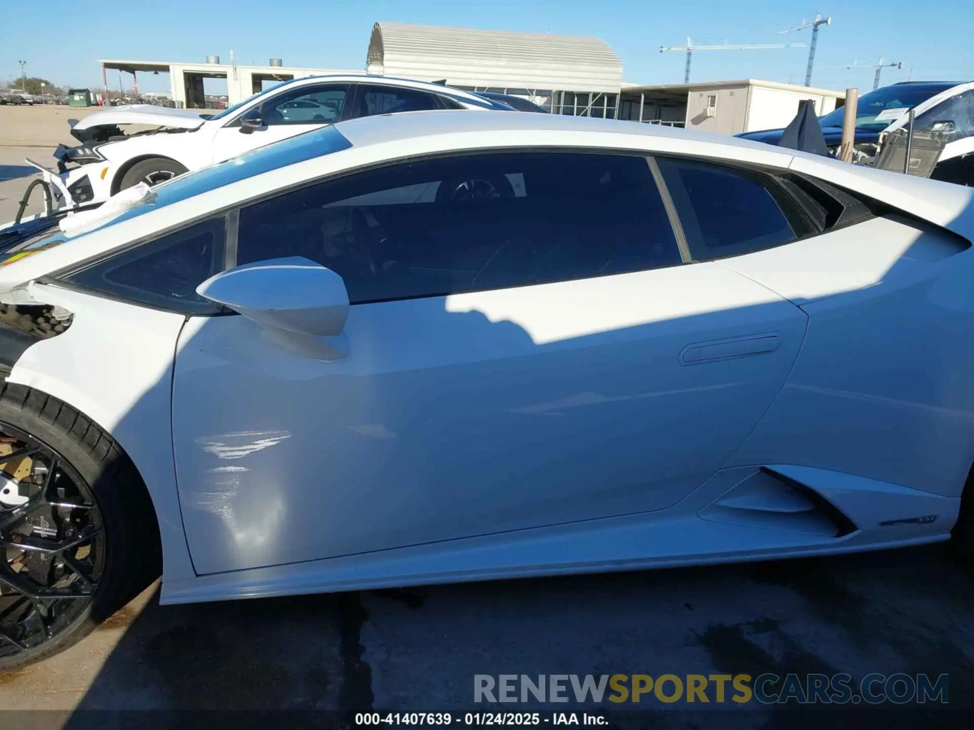 15 fotografías del automóvil dañado ZHWUF5ZF7MLA16358 LAMBORGHINI HURACAN EVO 2021