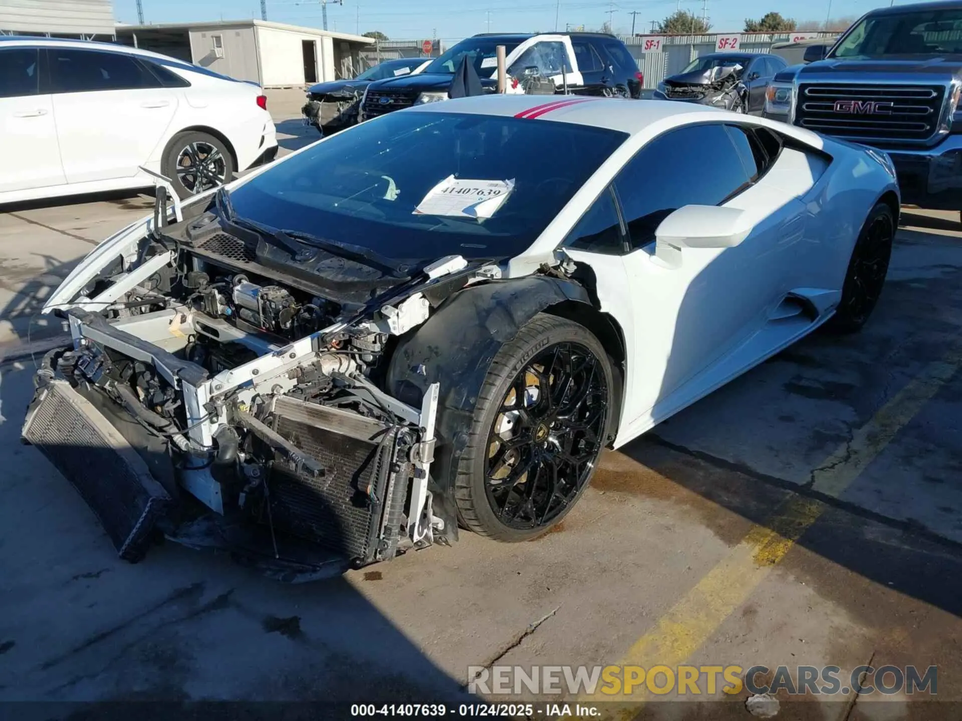 2 fotografías del automóvil dañado ZHWUF5ZF7MLA16358 LAMBORGHINI HURACAN EVO 2021