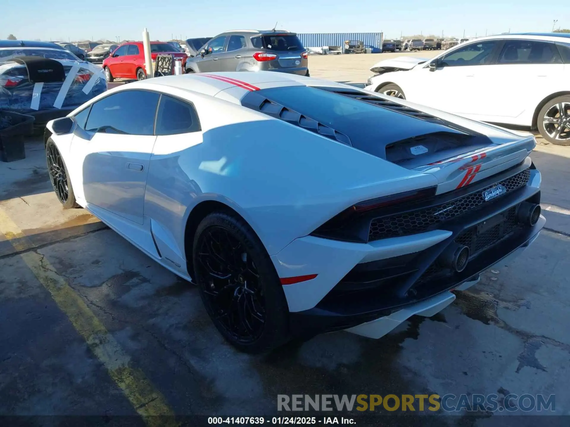 3 fotografías del automóvil dañado ZHWUF5ZF7MLA16358 LAMBORGHINI HURACAN EVO 2021