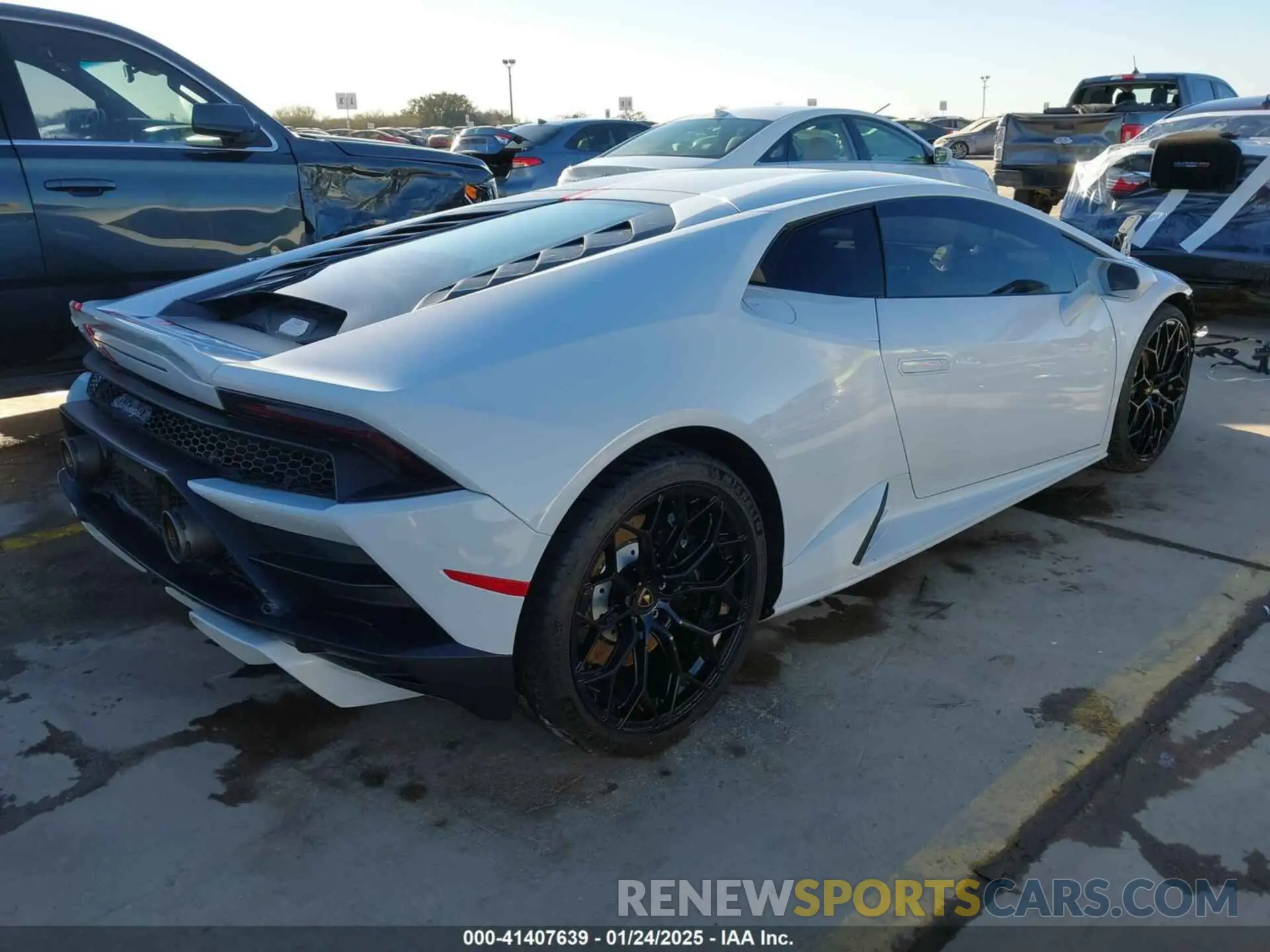 4 fotografías del automóvil dañado ZHWUF5ZF7MLA16358 LAMBORGHINI HURACAN EVO 2021