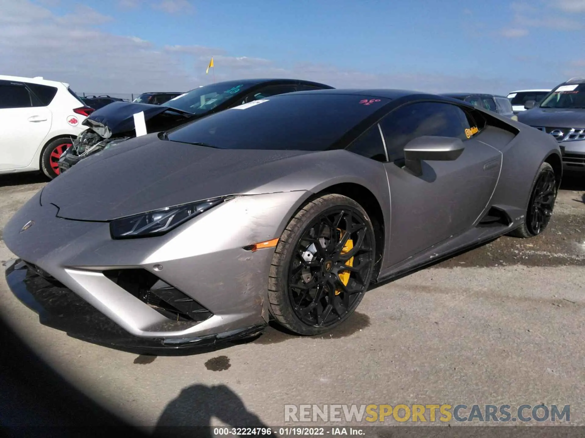 2 fotografías del automóvil dañado ZHWUF5ZF8MLA17387 LAMBORGHINI HURACAN EVO 2021