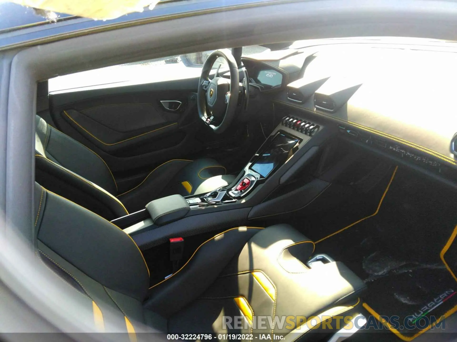 5 fotografías del automóvil dañado ZHWUF5ZF8MLA17387 LAMBORGHINI HURACAN EVO 2021