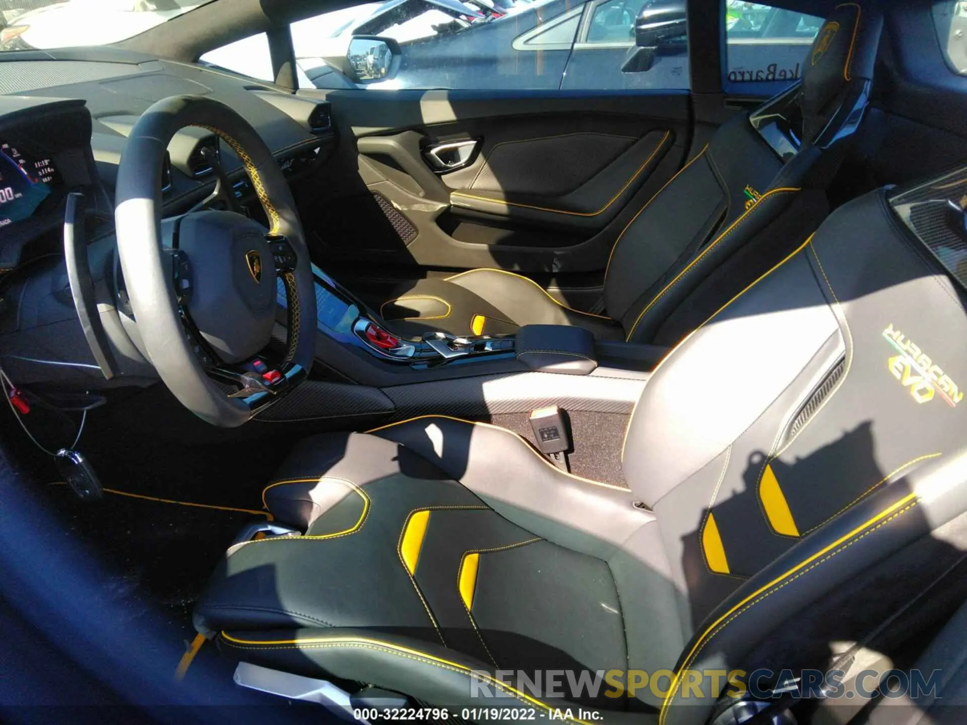 8 fotografías del automóvil dañado ZHWUF5ZF8MLA17387 LAMBORGHINI HURACAN EVO 2021