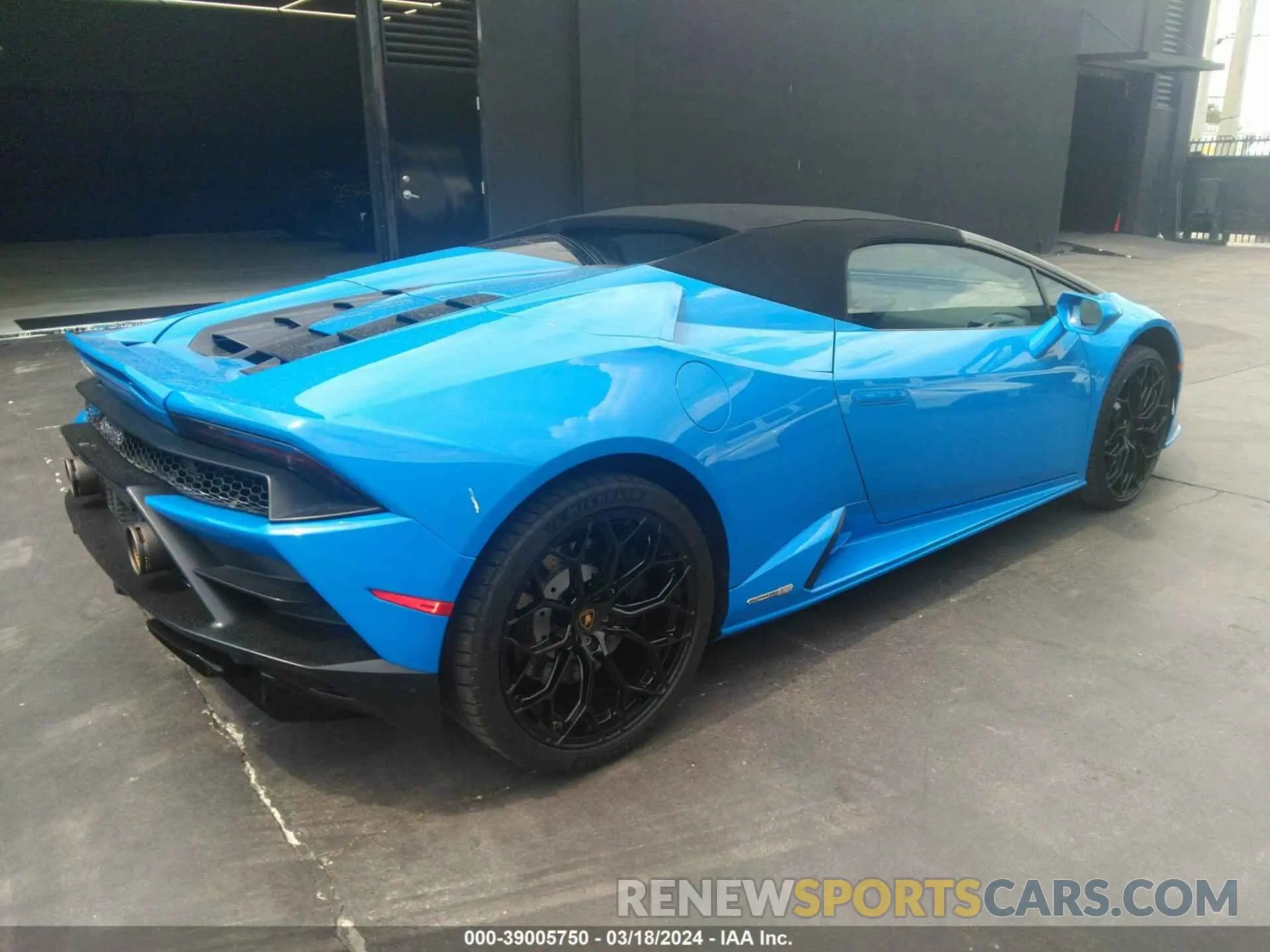 4 fotografías del automóvil dañado ZHWUT5ZF5MLA17050 LAMBORGHINI HURACAN EVO 2021