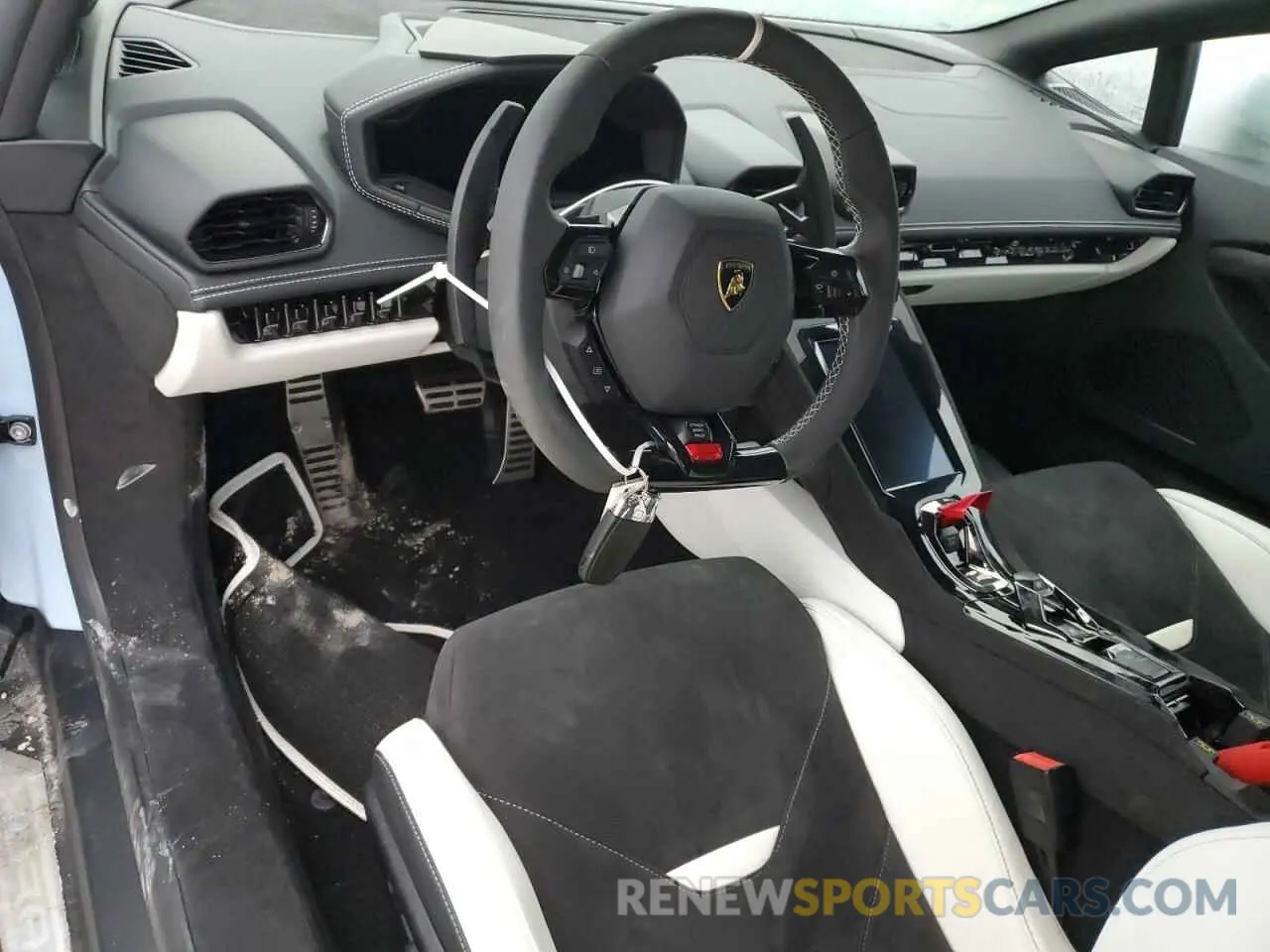 8 fotografías del automóvil dañado ZHWUG7ZF0RLA28142 LAMBORGHINI HURACAN ST 2024