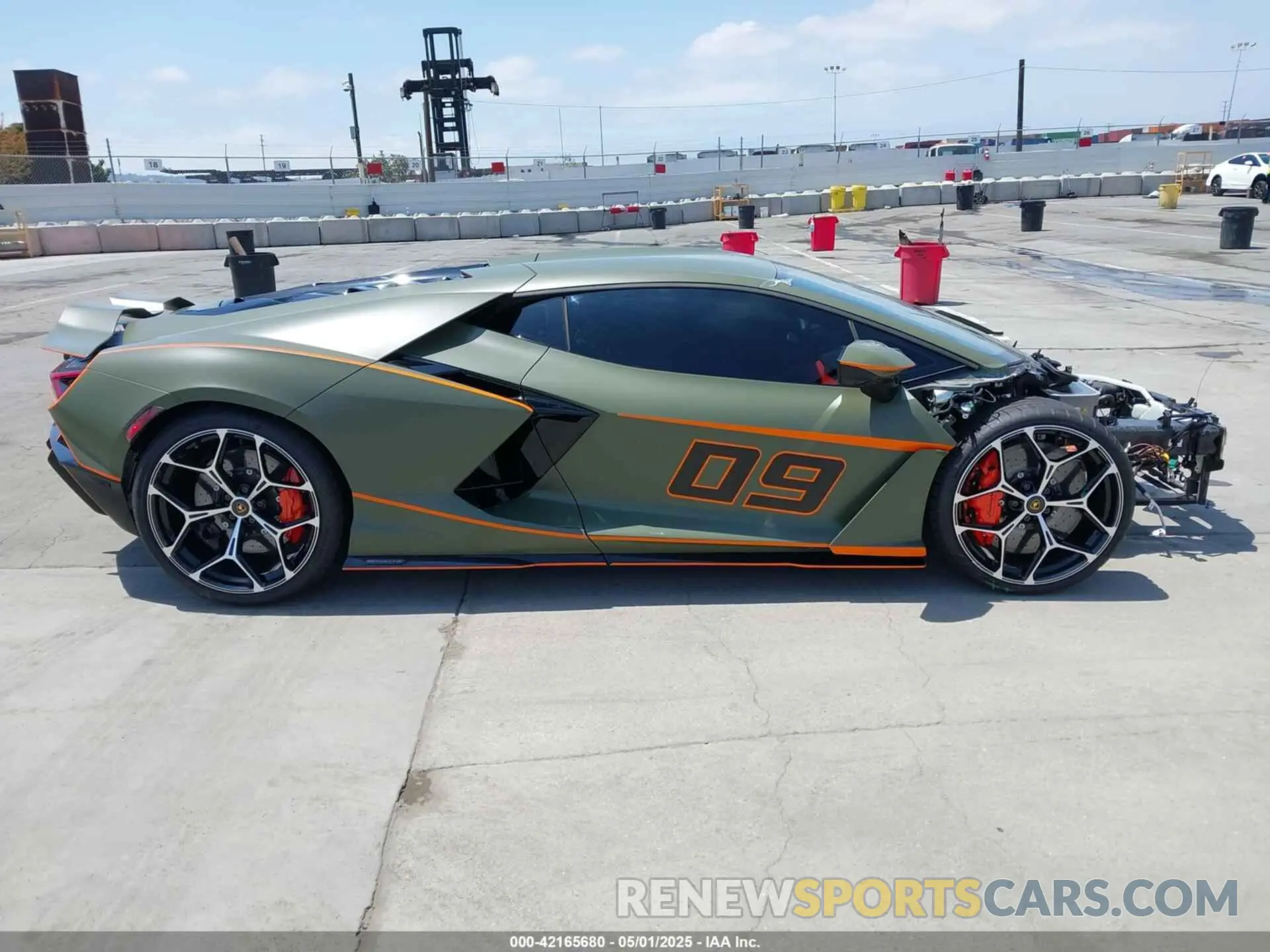 14 fotografías del automóvil dañado ZHWUC1ZM9RLA00251 LAMBORGHINI REVUELTO 2024