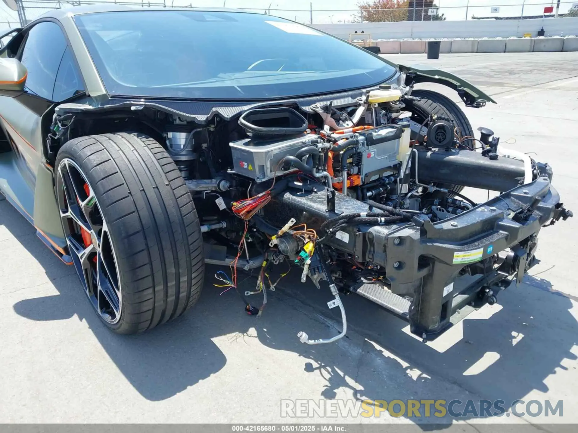 6 fotografías del automóvil dañado ZHWUC1ZM9RLA00251 LAMBORGHINI REVUELTO 2024