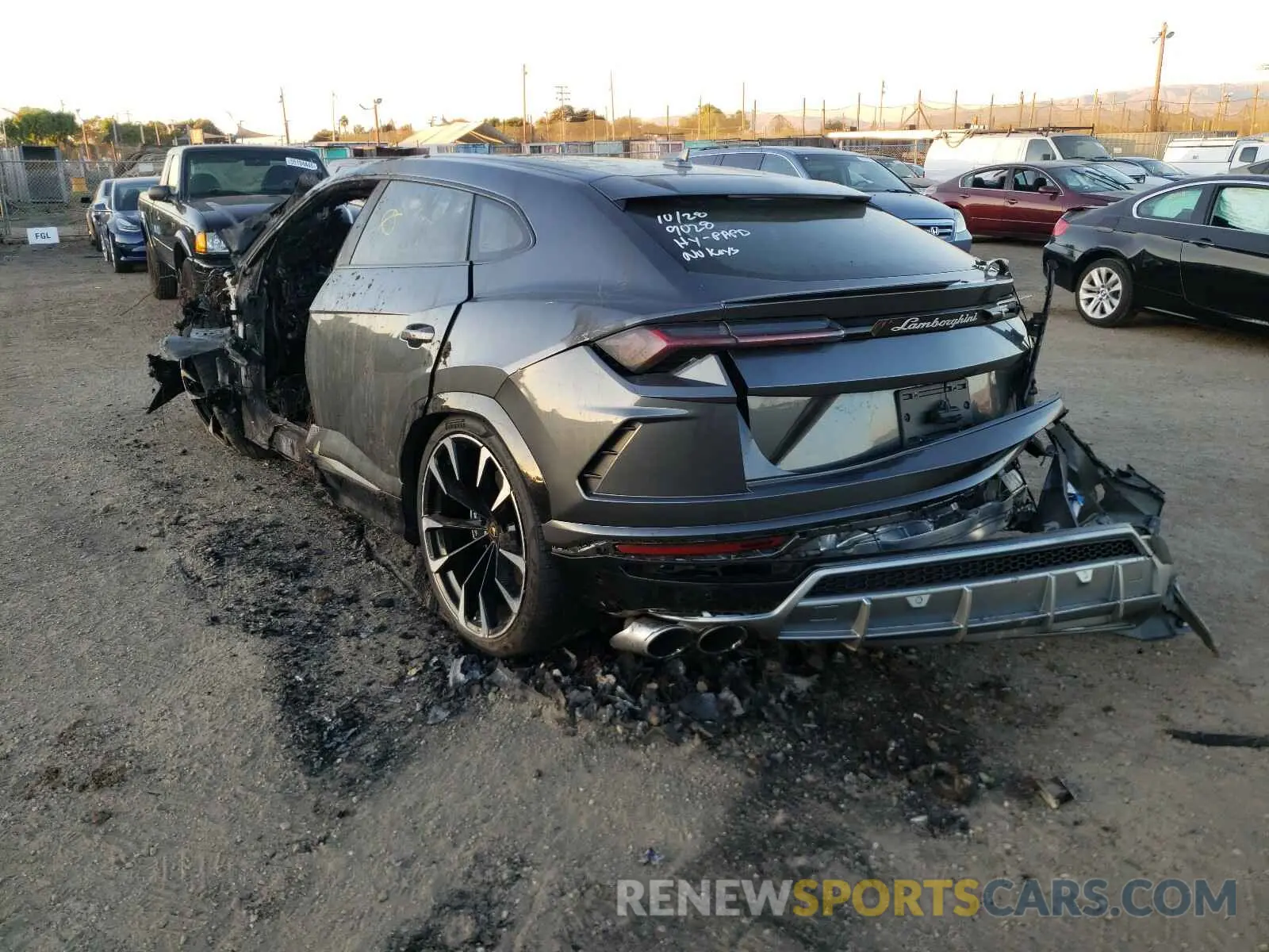 3 fotografías del automóvil dañado ZPBUA1ZL0KLA05534 LAMBORGHINI URUS 2019