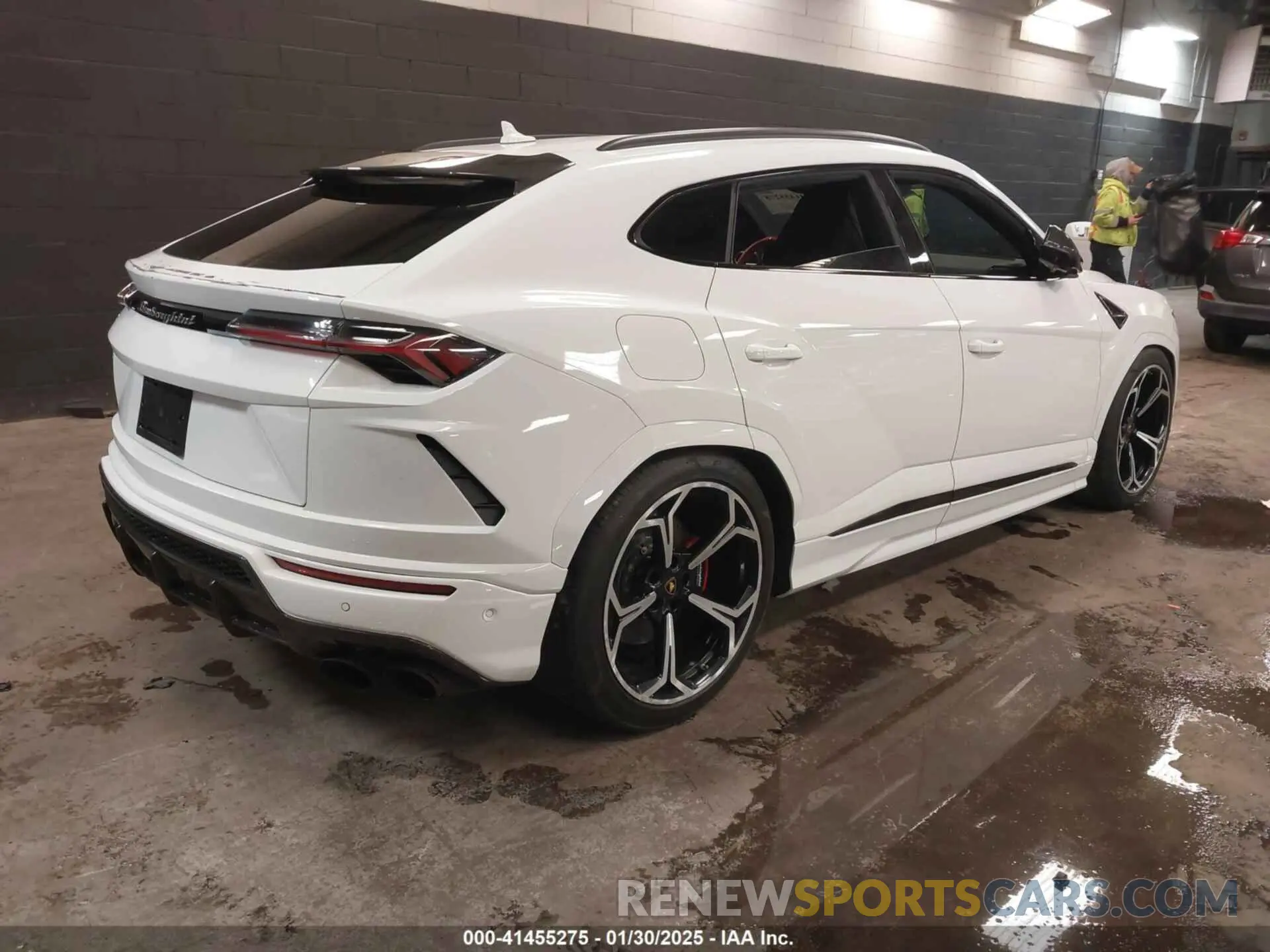 4 fotografías del automóvil dañado ZPBUA1ZL1KLA04859 LAMBORGHINI URUS 2019