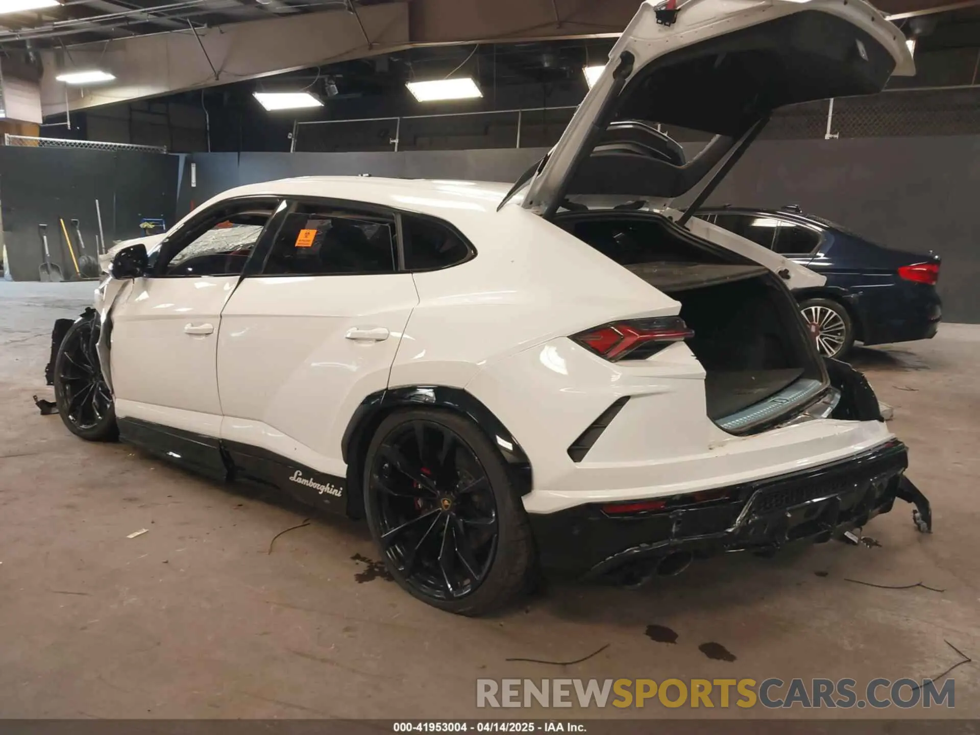 3 fotografías del automóvil dañado ZPBUA1ZL2KLA02084 LAMBORGHINI URUS 2019