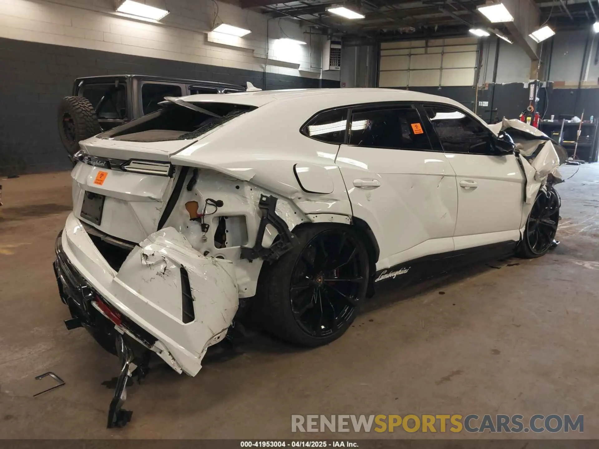 4 fotografías del automóvil dañado ZPBUA1ZL2KLA02084 LAMBORGHINI URUS 2019