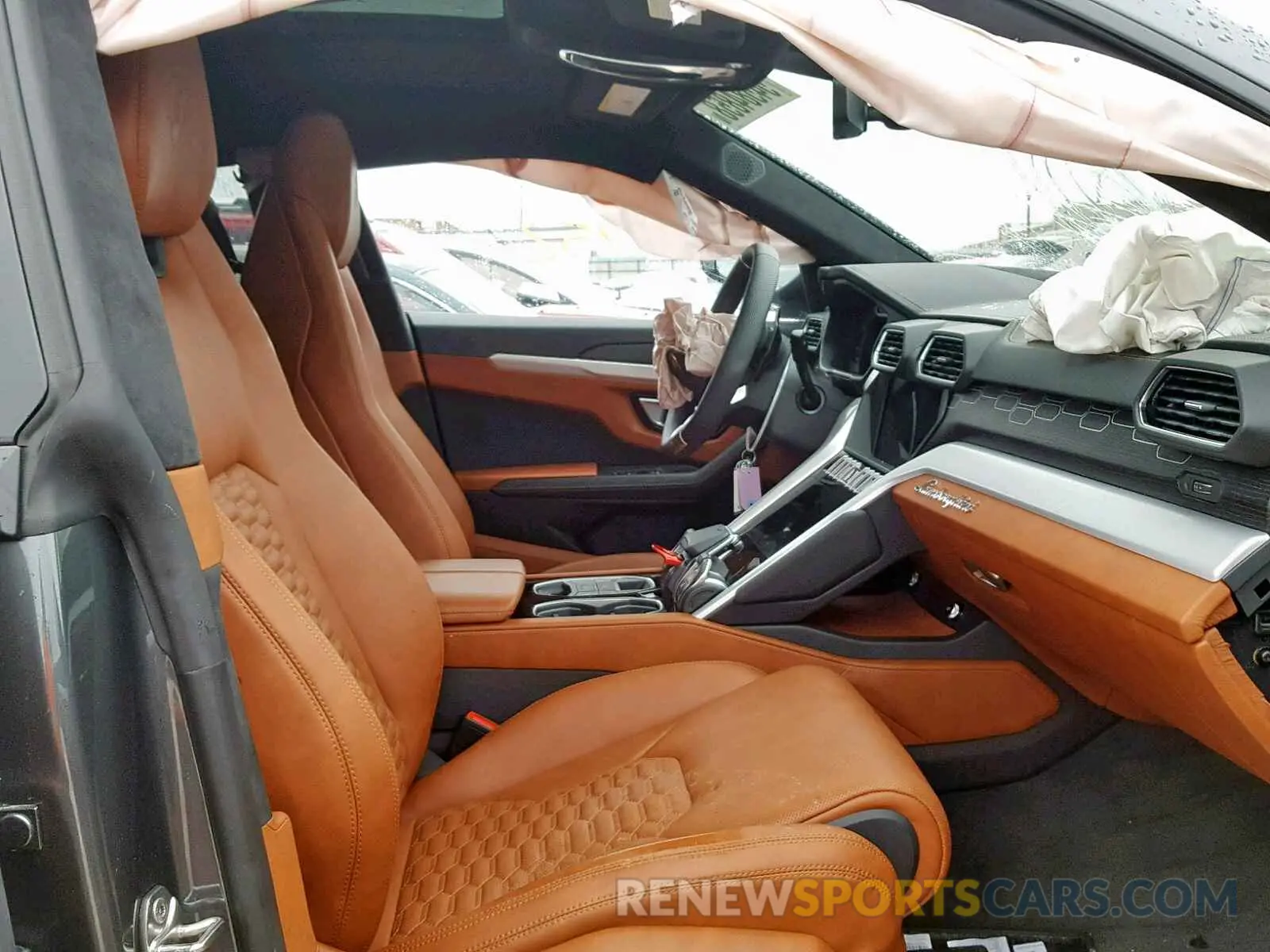 5 fotografías del automóvil dañado ZPBUA1ZL3KLA00862 LAMBORGHINI URUS 2019