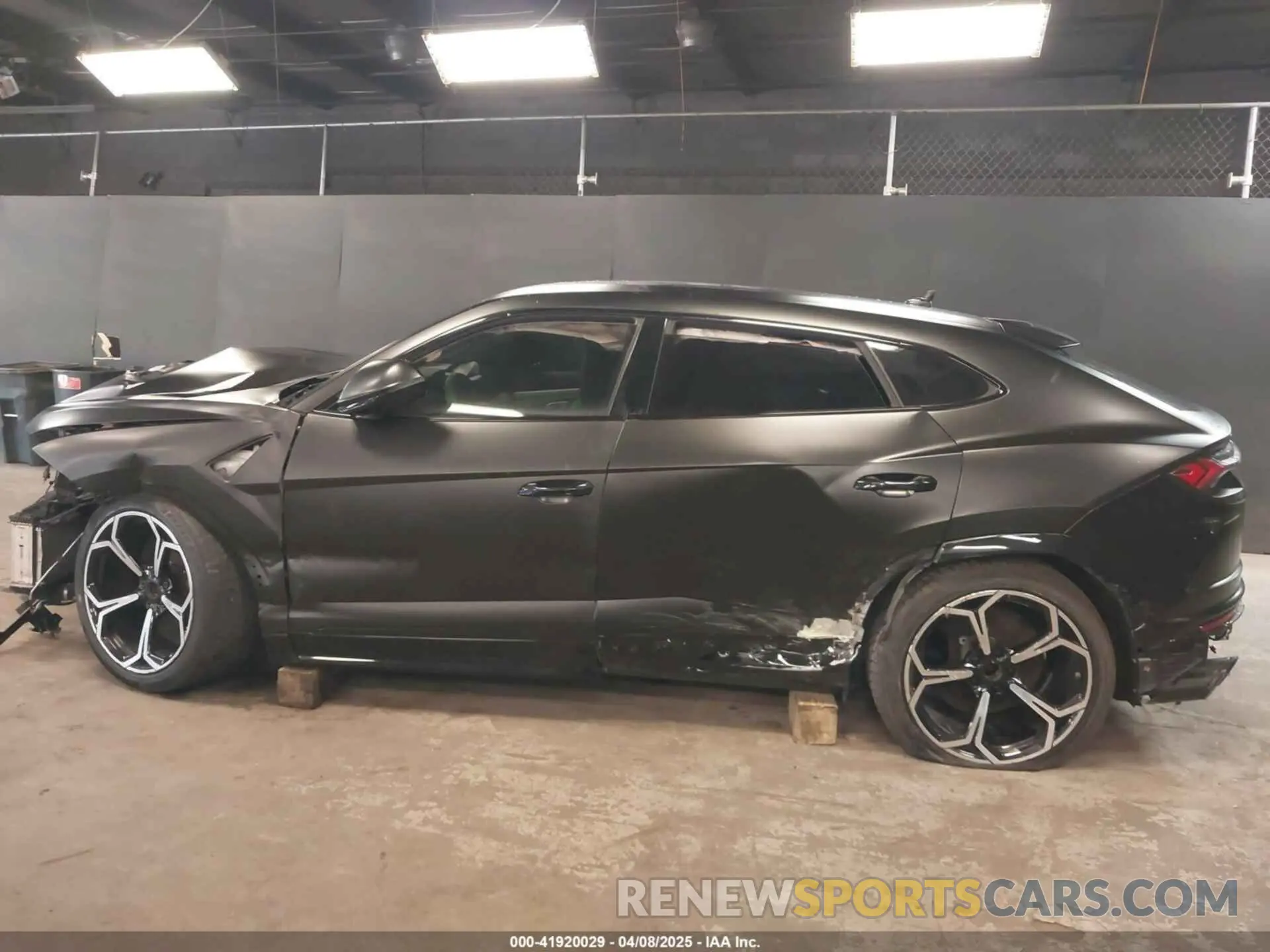 14 fotografías del automóvil dañado ZPBUA1ZL4KLA03222 LAMBORGHINI URUS 2019