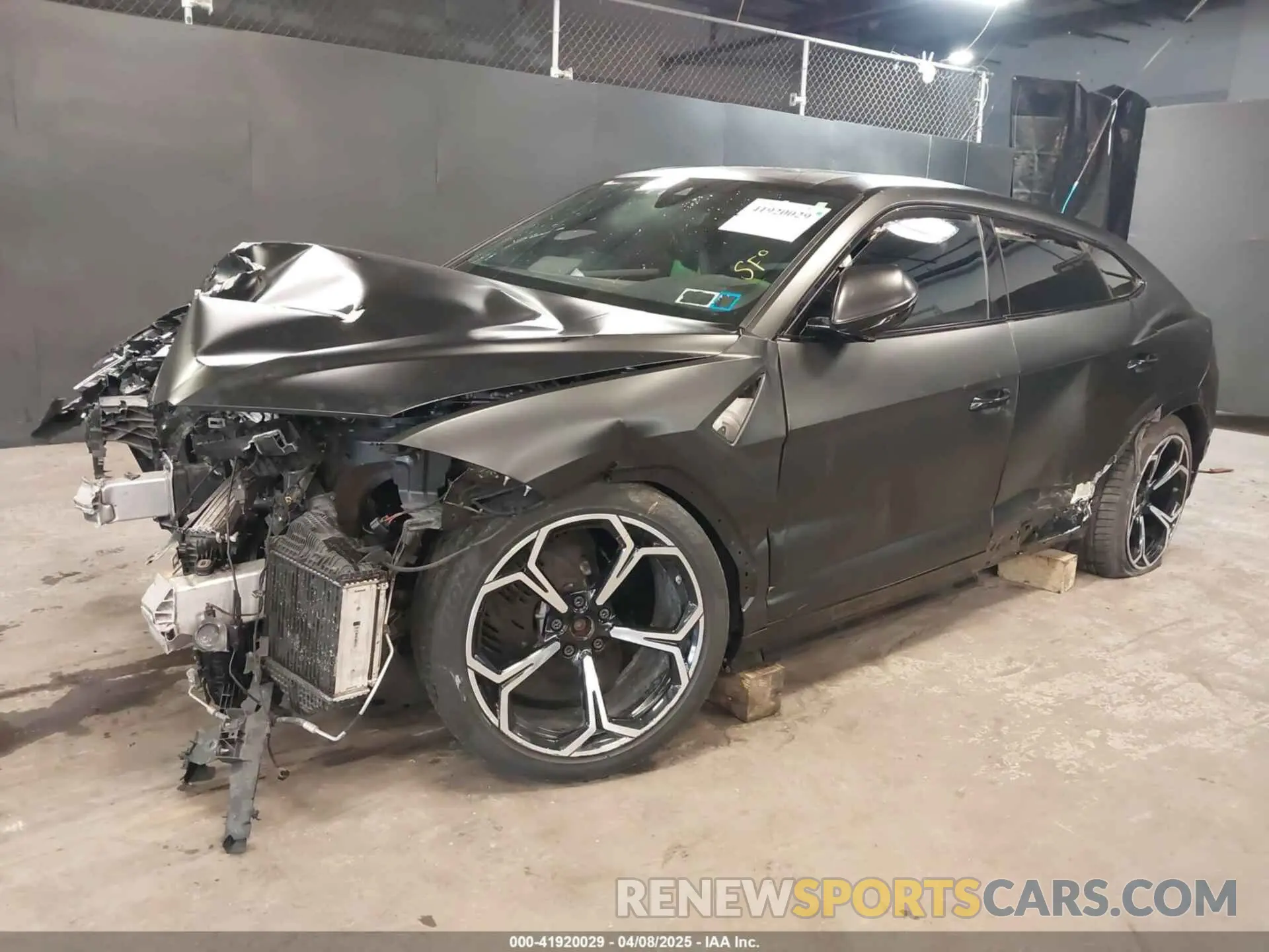 2 fotografías del automóvil dañado ZPBUA1ZL4KLA03222 LAMBORGHINI URUS 2019