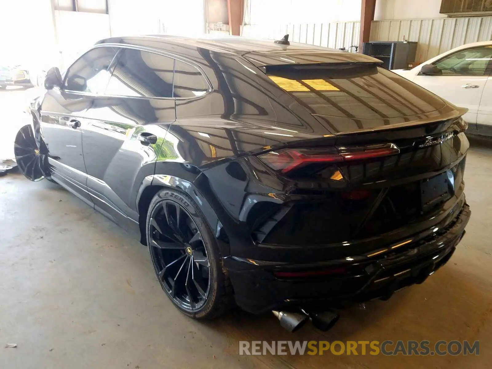 3 fotografías del automóvil dañado ZPBUA1ZL7KLA02341 LAMBORGHINI URUS 2019