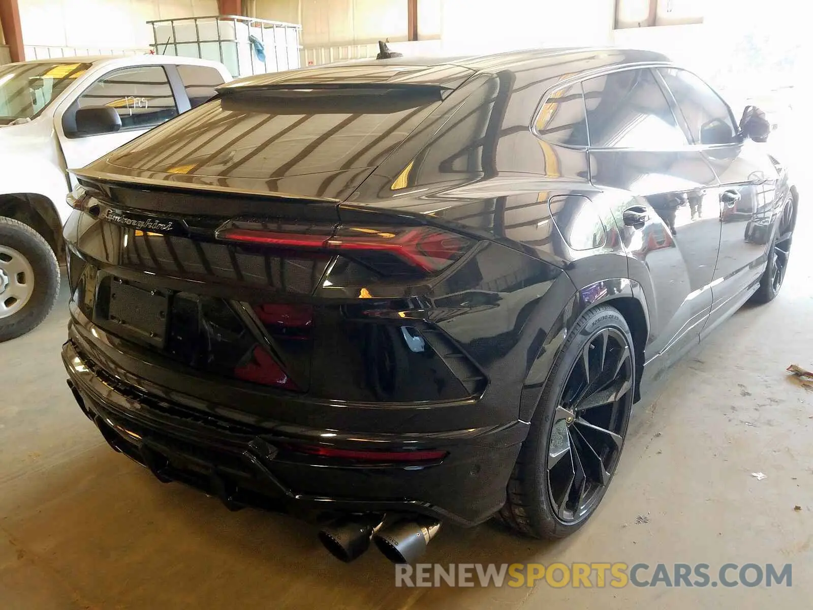 4 fotografías del automóvil dañado ZPBUA1ZL7KLA02341 LAMBORGHINI URUS 2019