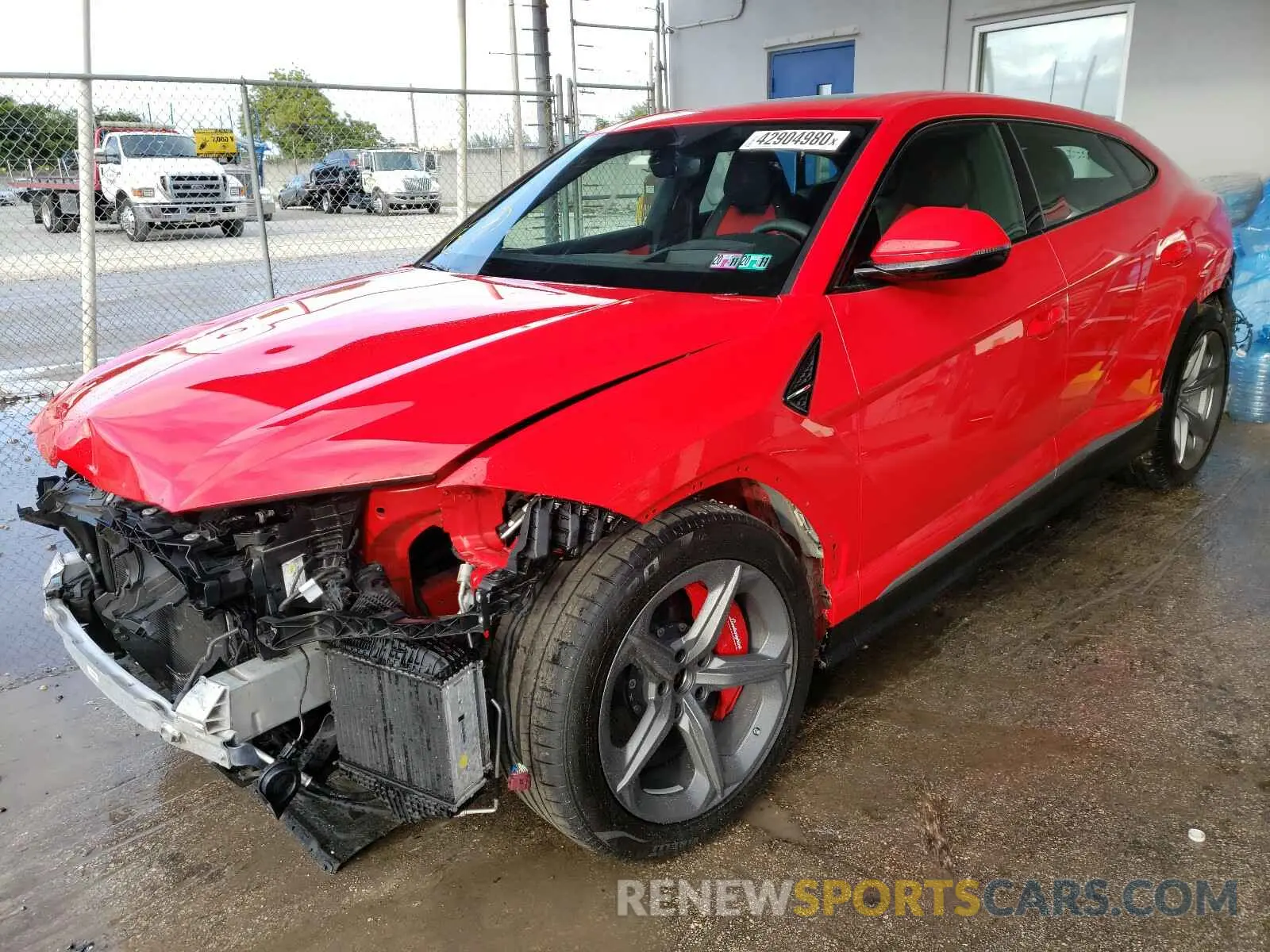 2 fotografías del automóvil dañado ZPBUA1ZL8KLA01103 LAMBORGHINI URUS 2019