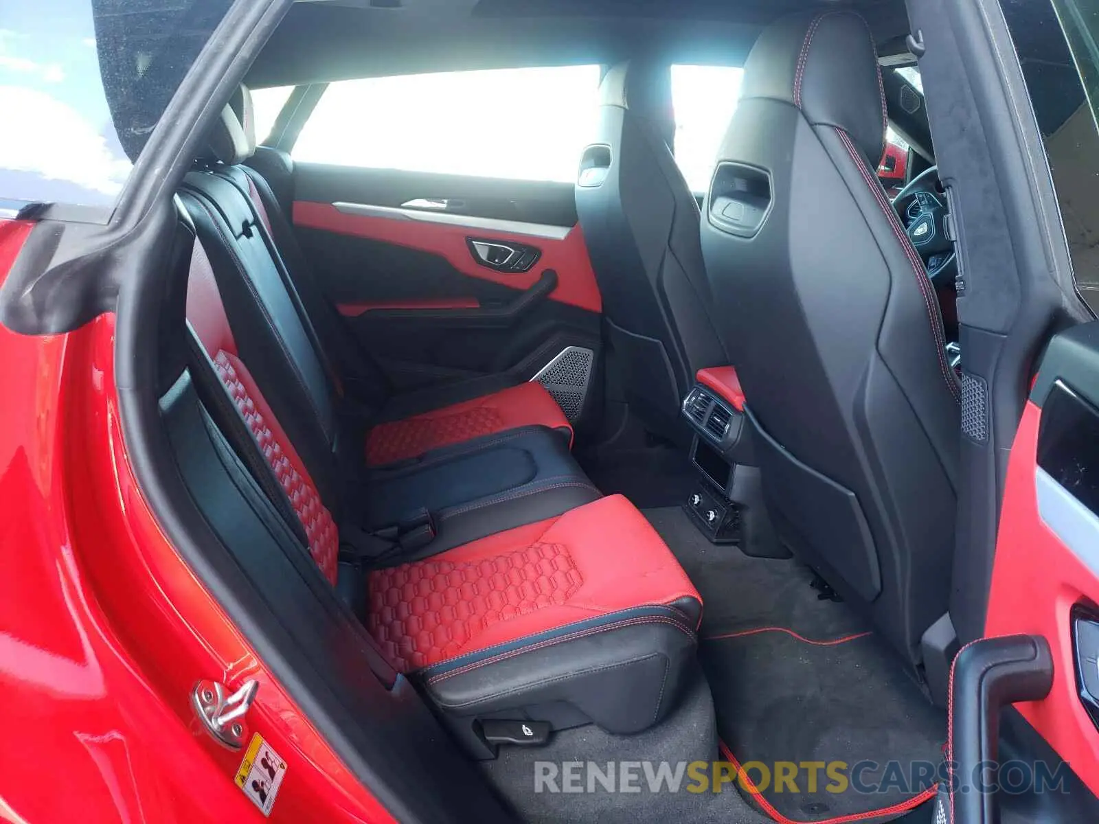 6 fotografías del automóvil dañado ZPBUA1ZL8KLA01103 LAMBORGHINI URUS 2019