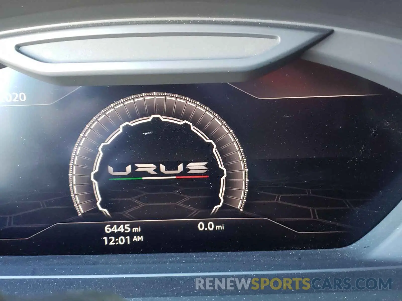 8 fotografías del automóvil dañado ZPBUA1ZL8KLA01103 LAMBORGHINI URUS 2019