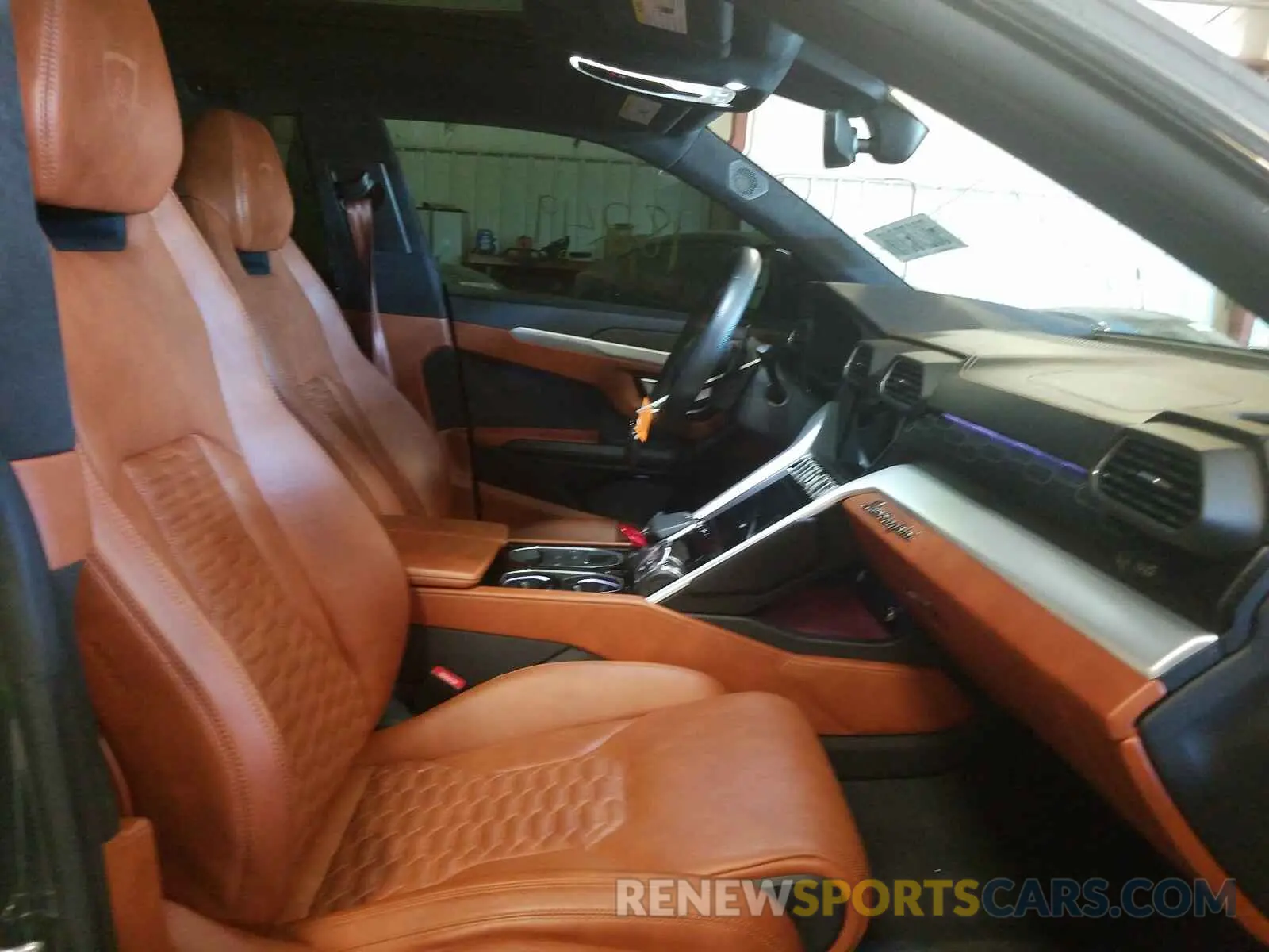 5 fotografías del automóvil dañado ZPBUA1ZL9KLA00896 LAMBORGHINI URUS 2019