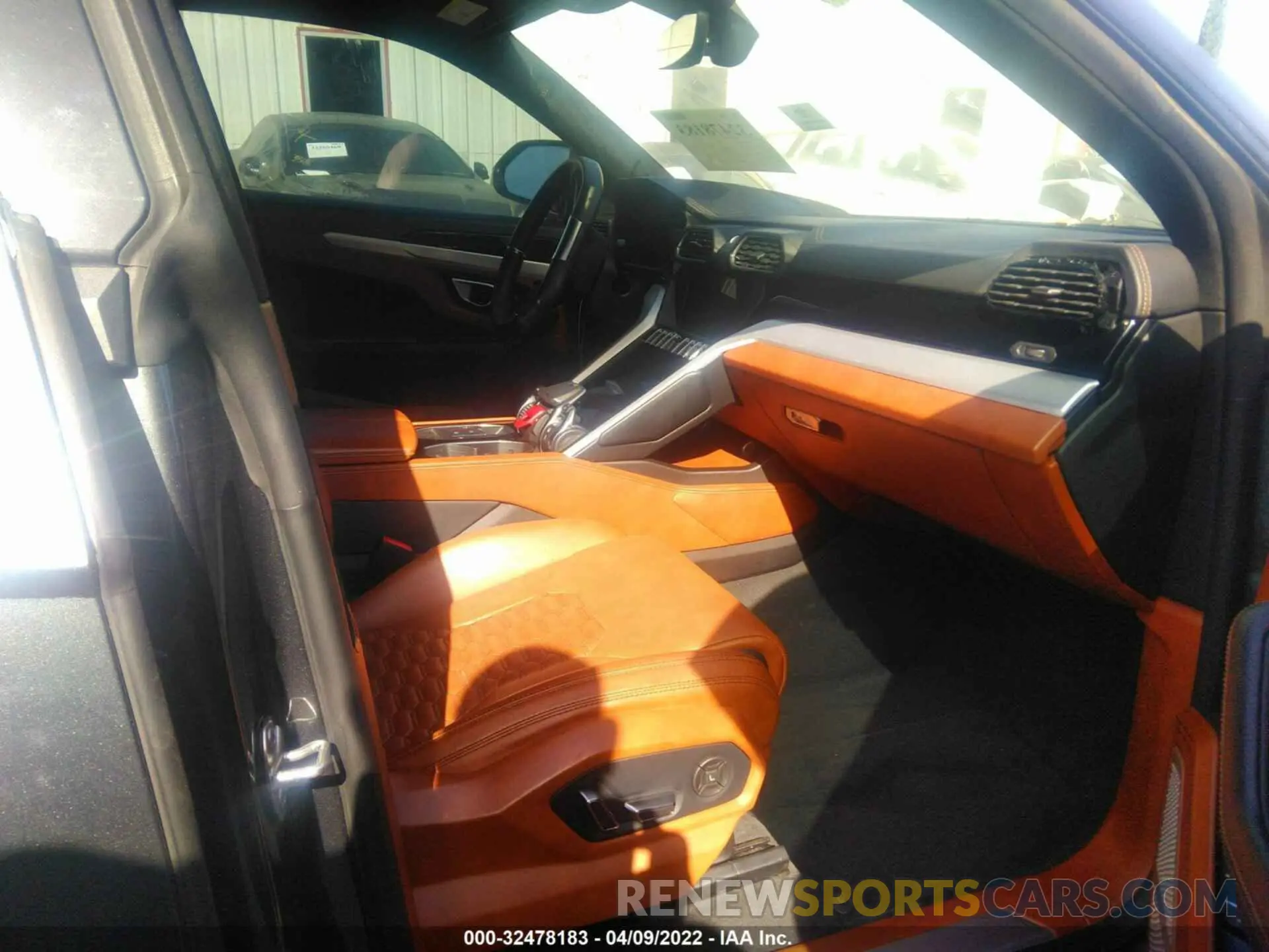 5 fotografías del automóvil dañado ZPBUA1ZL9KLA01112 LAMBORGHINI URUS 2019