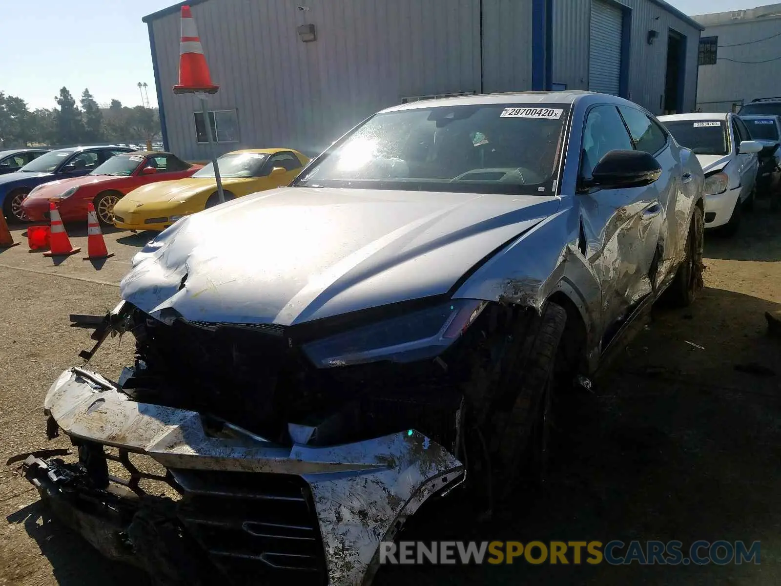 2 fotografías del automóvil dañado ZPBUA1ZL9LLA06599 LAMBORGHINI URUS 2020