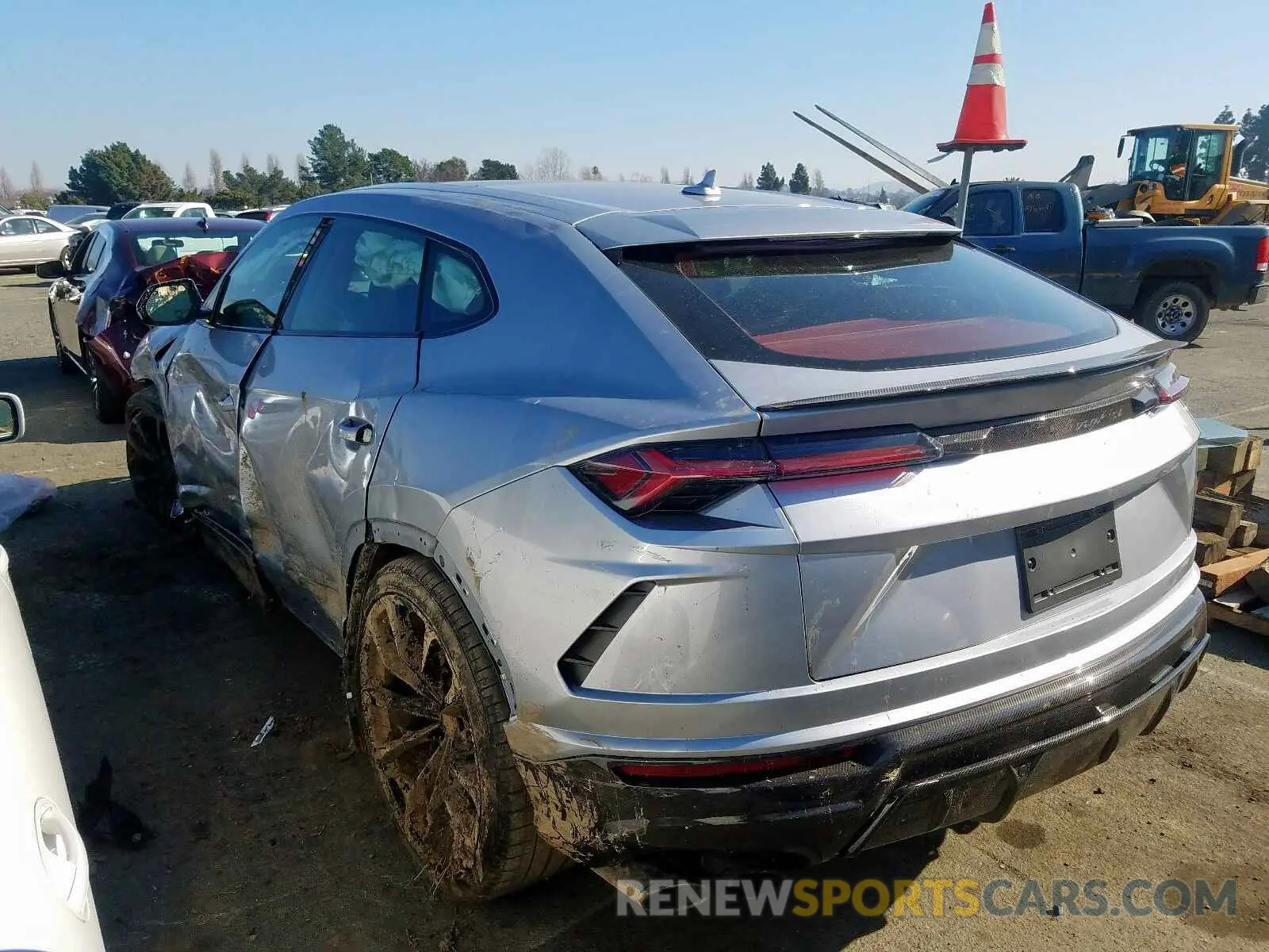 3 fotografías del automóvil dañado ZPBUA1ZL9LLA06599 LAMBORGHINI URUS 2020