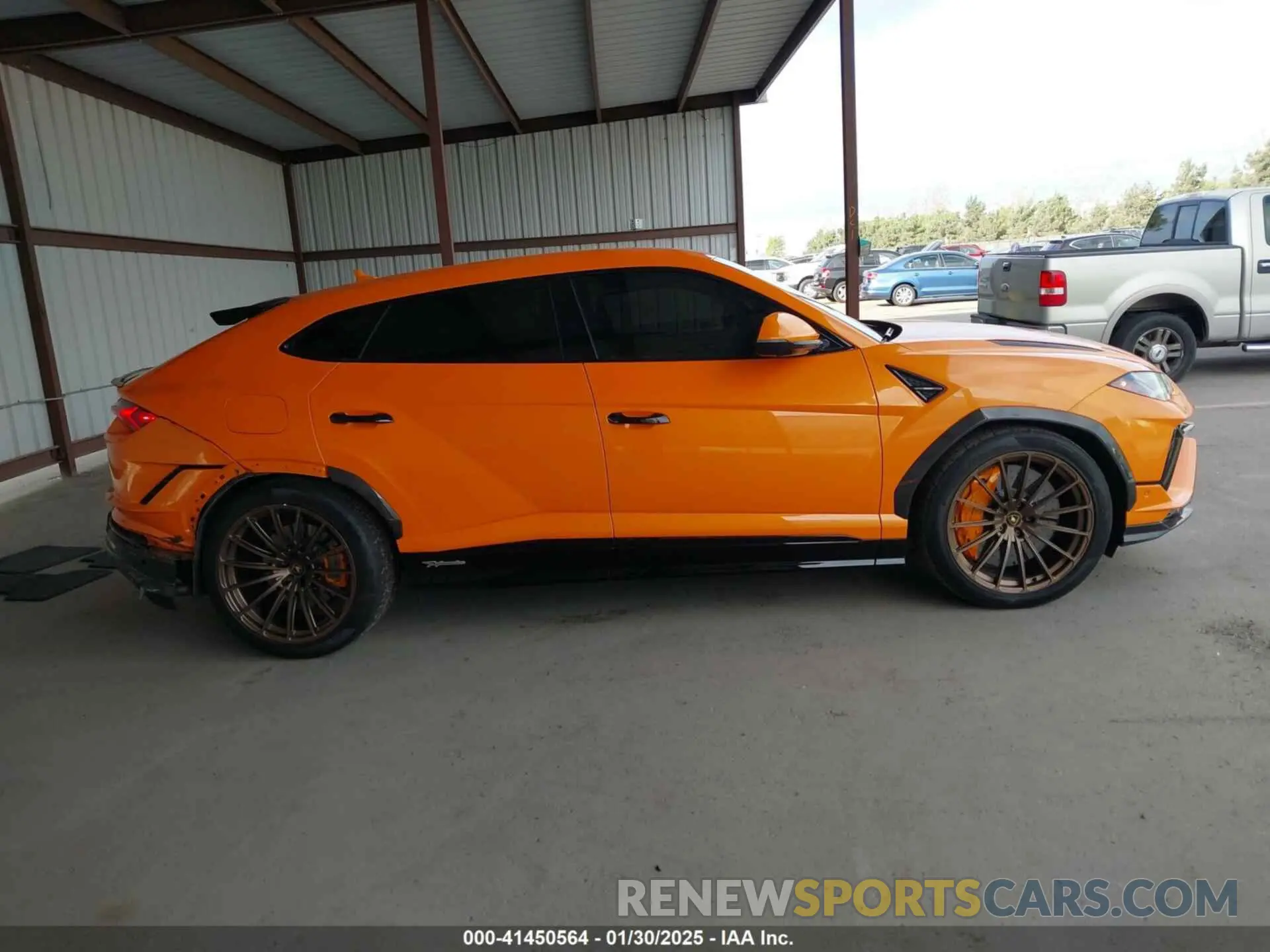 14 fotografías del automóvil dañado ZPBUC3ZL6PLA25073 LAMBORGHINI URUS 2023