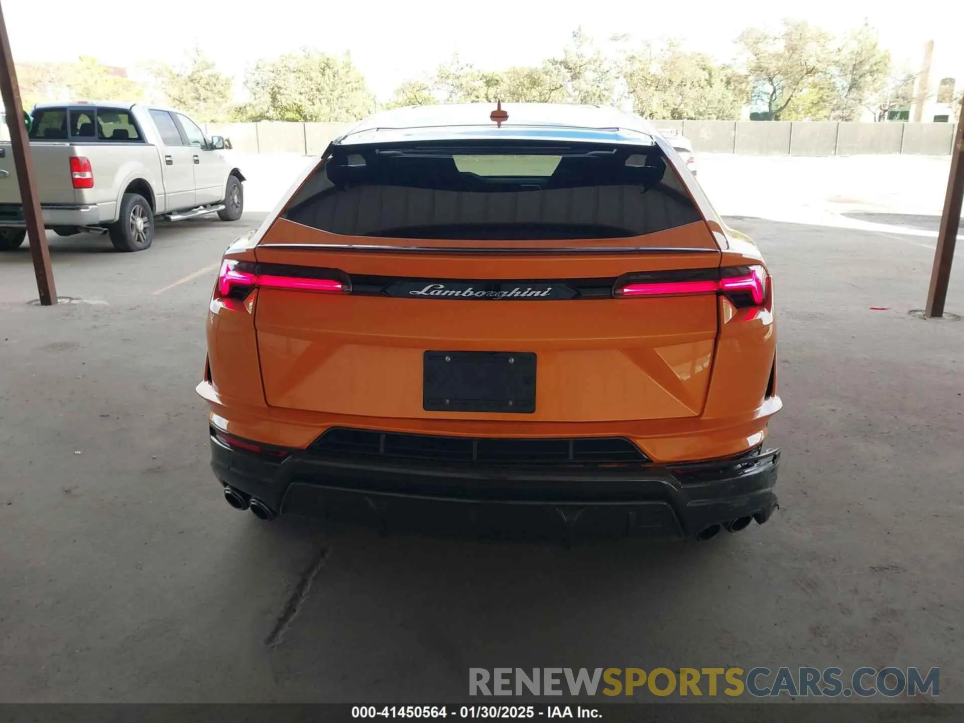 17 fotografías del automóvil dañado ZPBUC3ZL6PLA25073 LAMBORGHINI URUS 2023