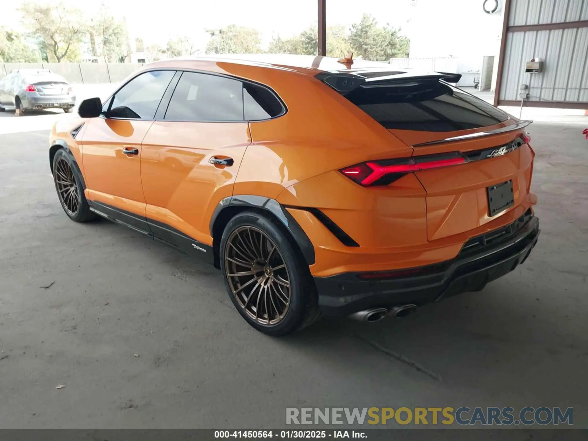3 fotografías del automóvil dañado ZPBUC3ZL6PLA25073 LAMBORGHINI URUS 2023