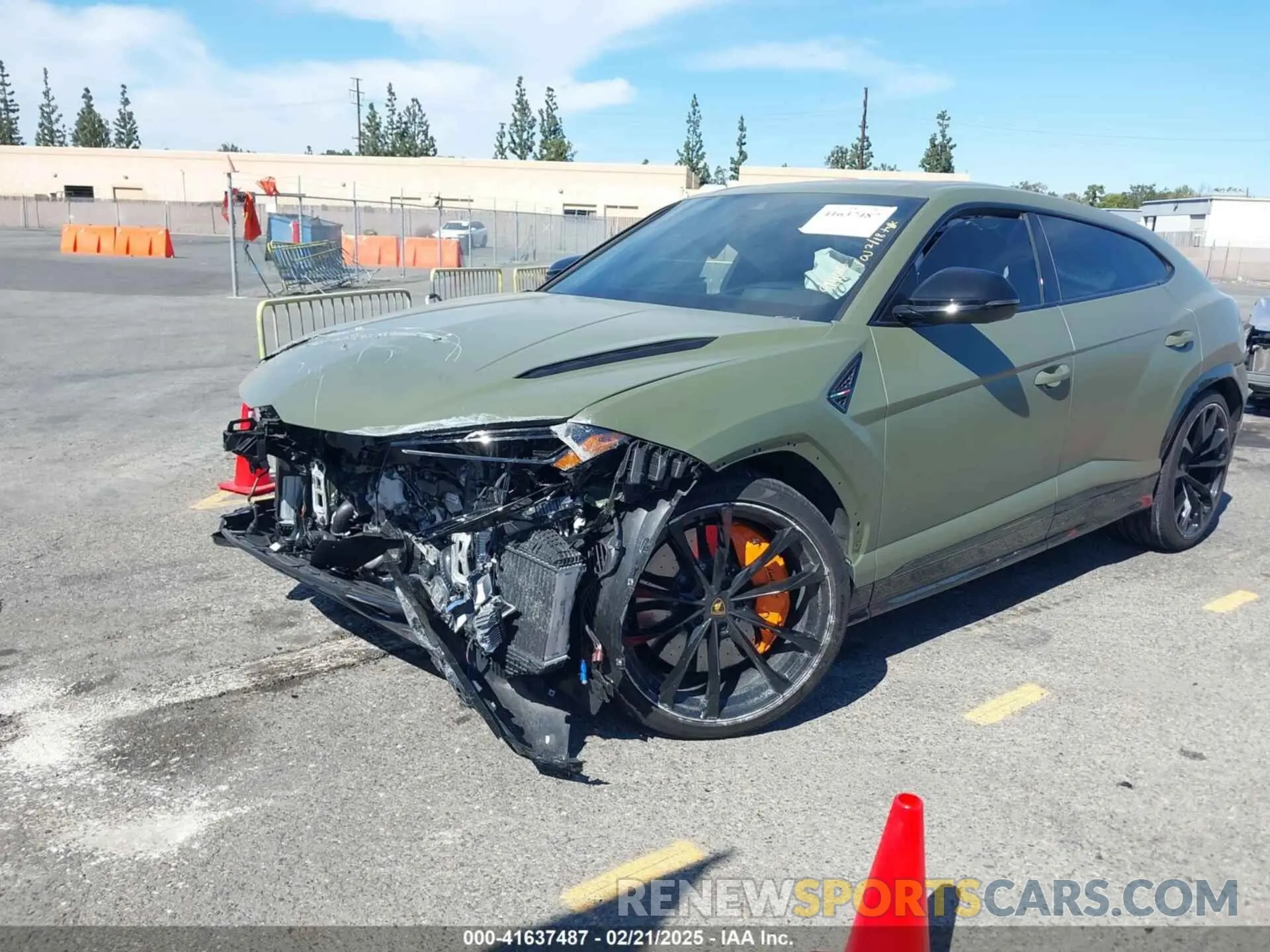 2 fotografías del automóvil dañado ZPBUB3ZL9RLA30855 LAMBORGHINI URUS 2024