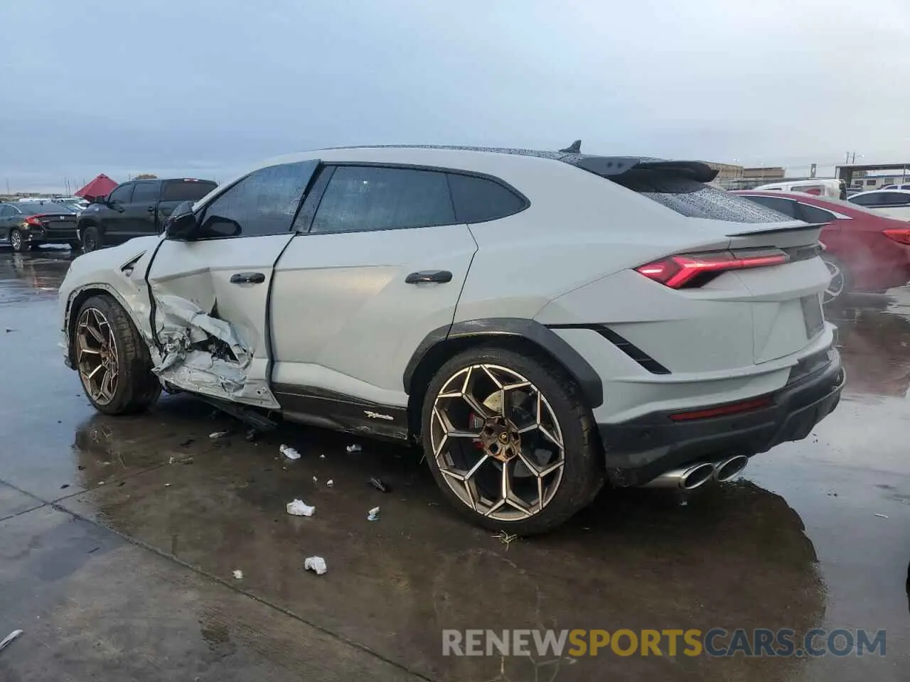 2 fotografías del automóvil dañado ZPBUC3ZL1PLA27460 LAMBORGHINI URUS PERFO 2023