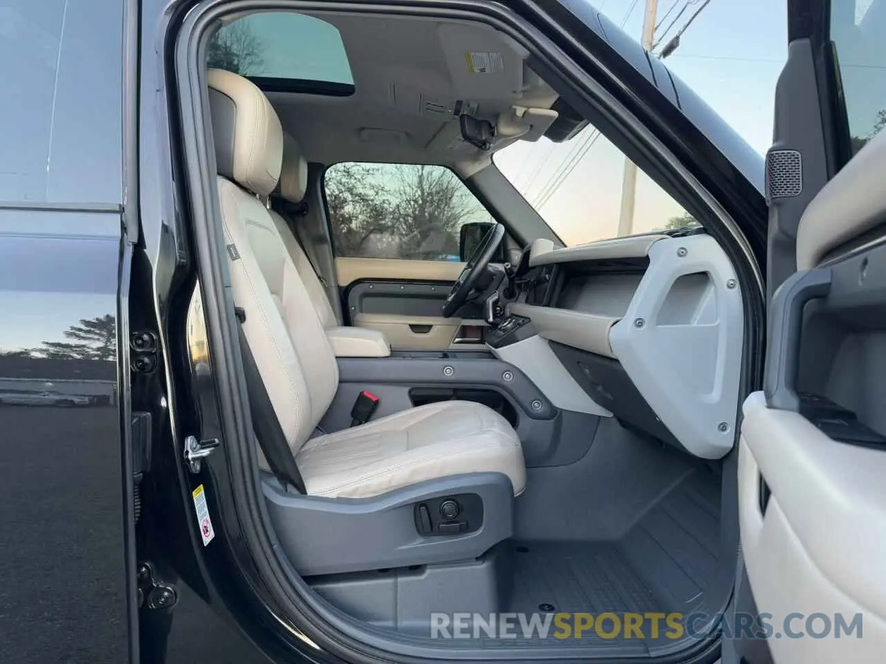5 fotografías del automóvil dañado SALE9EEU2L2022250 LAND ROVER DEFENDER 2020