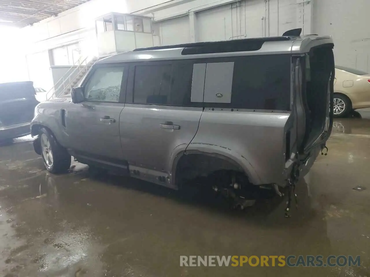 2 fotografías del automóvil dañado SALEJ7RX7M2062011 LAND ROVER DEFENDER 2021