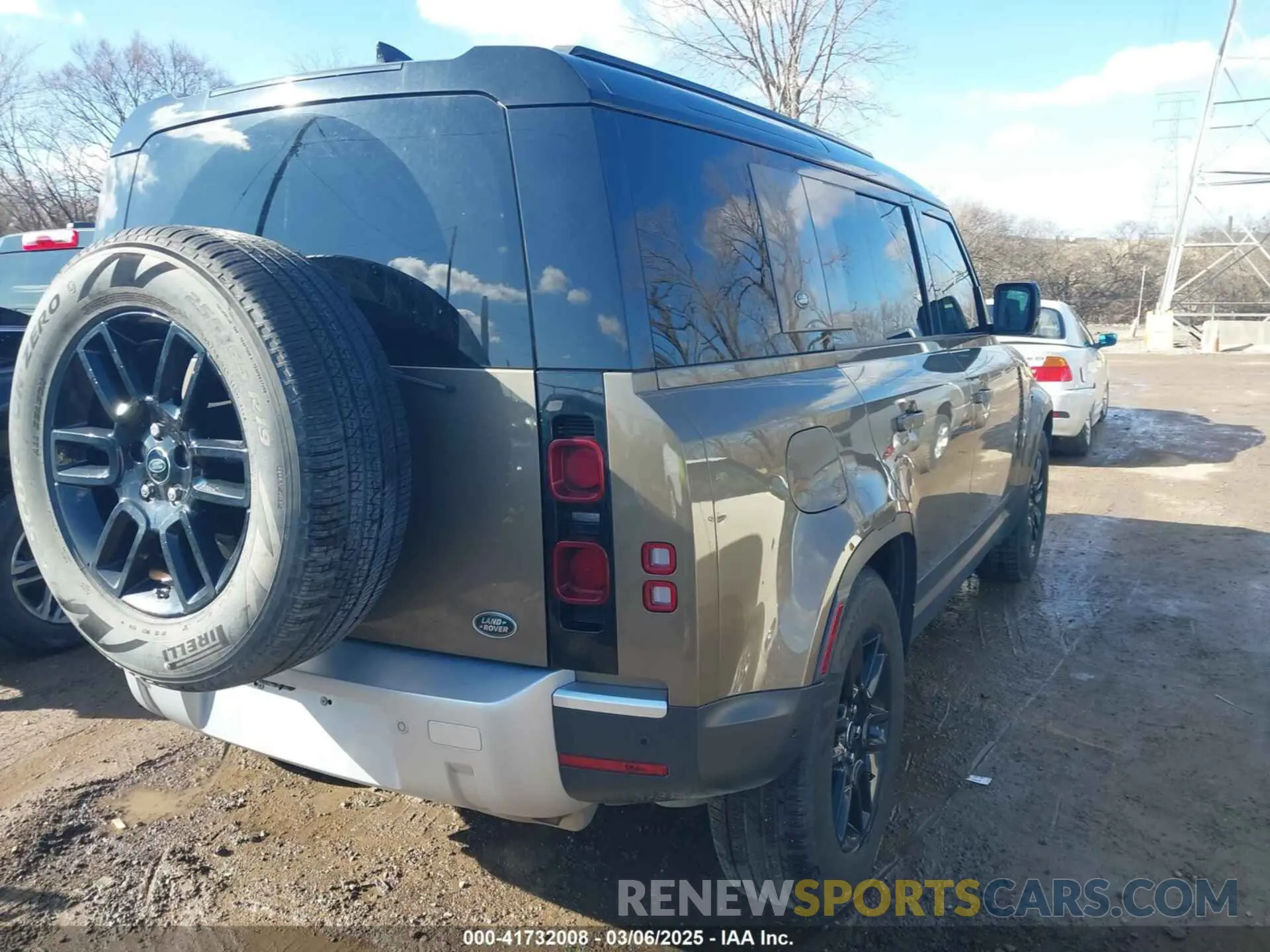 4 fotografías del automóvil dañado SALEJERX5M2041372 LAND ROVER DEFENDER 2021
