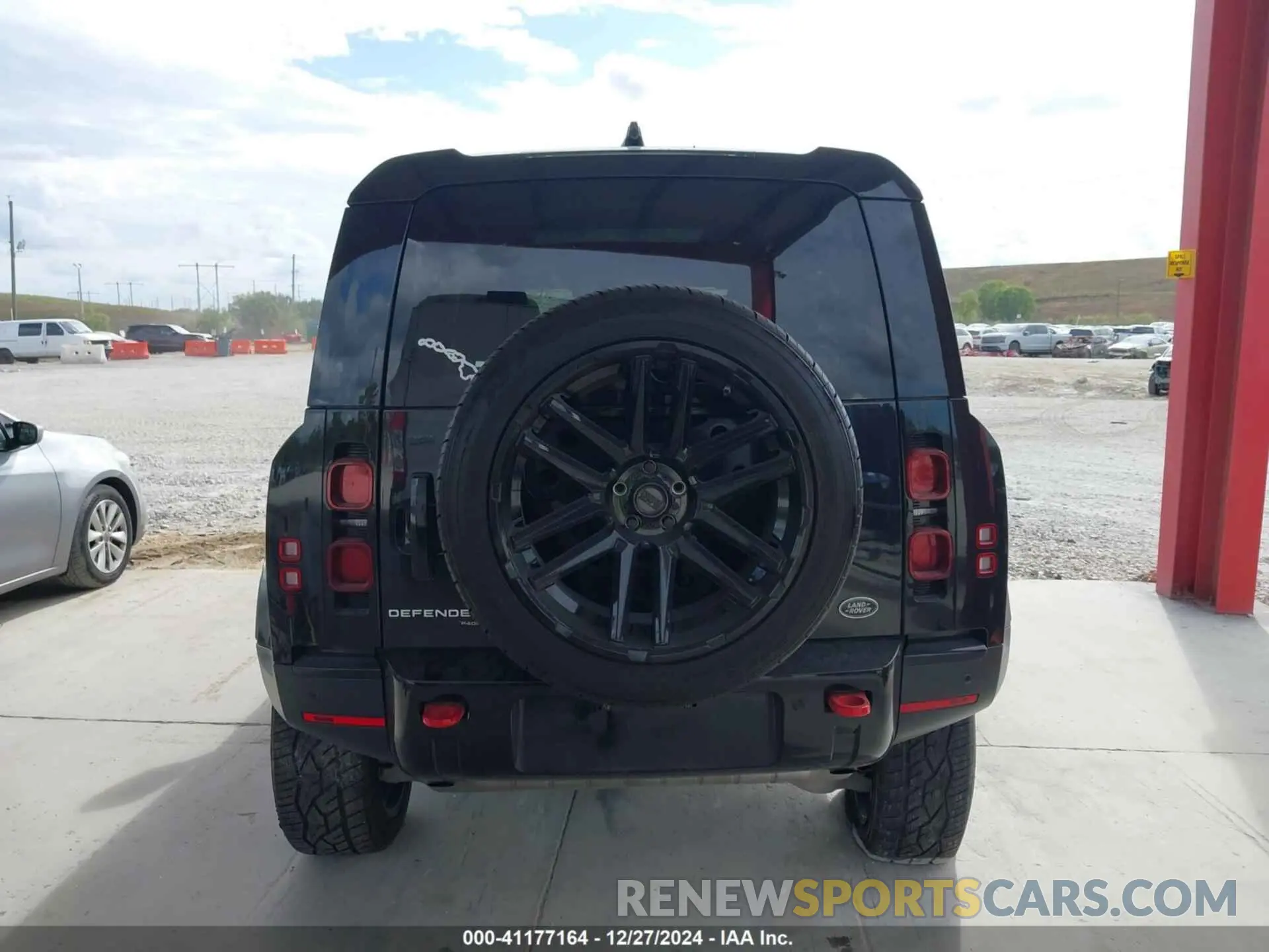 16 fotografías del automóvil dañado SALEP7RU0M2041019 LAND ROVER DEFENDER 2021