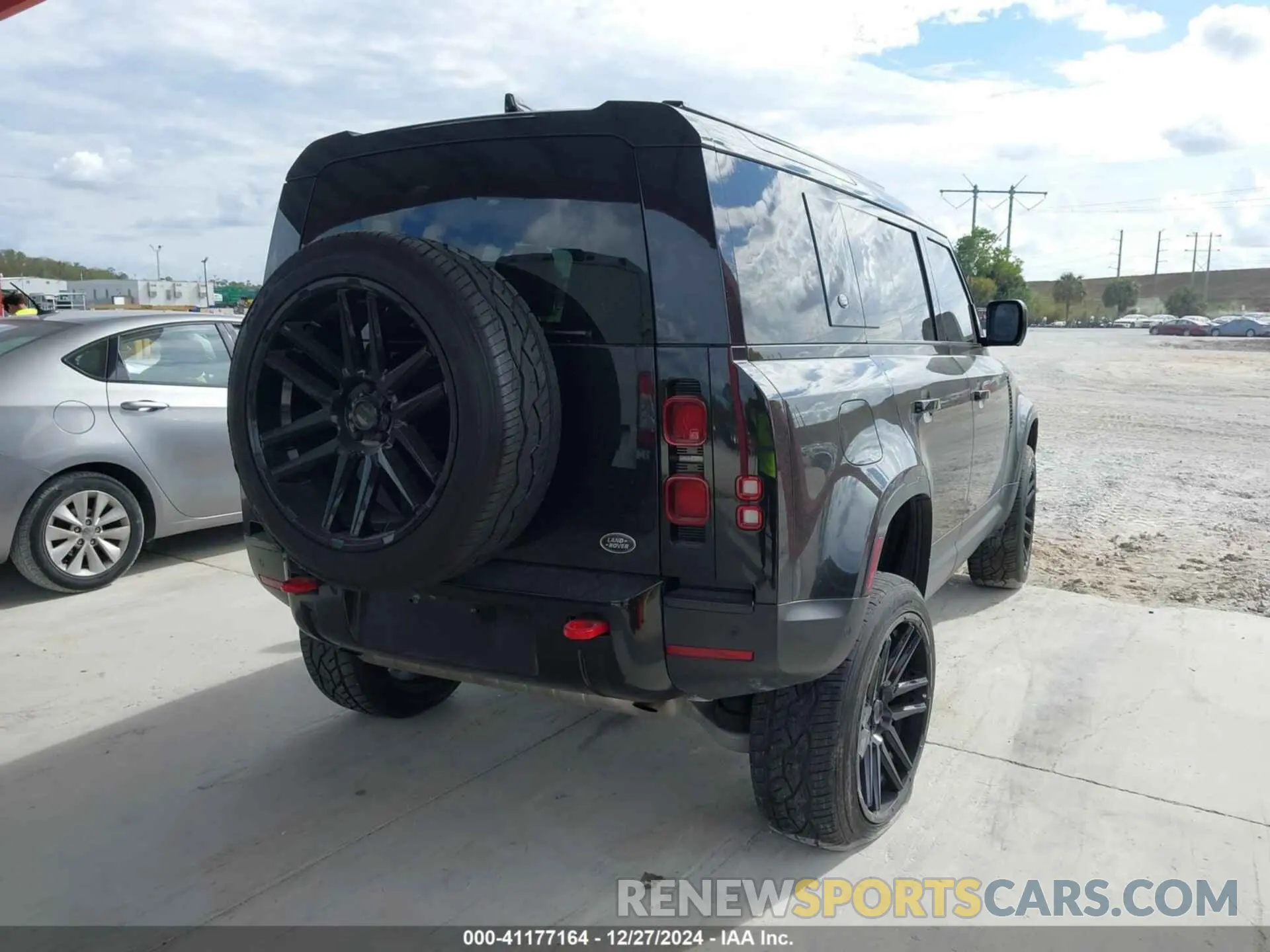 4 fotografías del automóvil dañado SALEP7RU0M2041019 LAND ROVER DEFENDER 2021