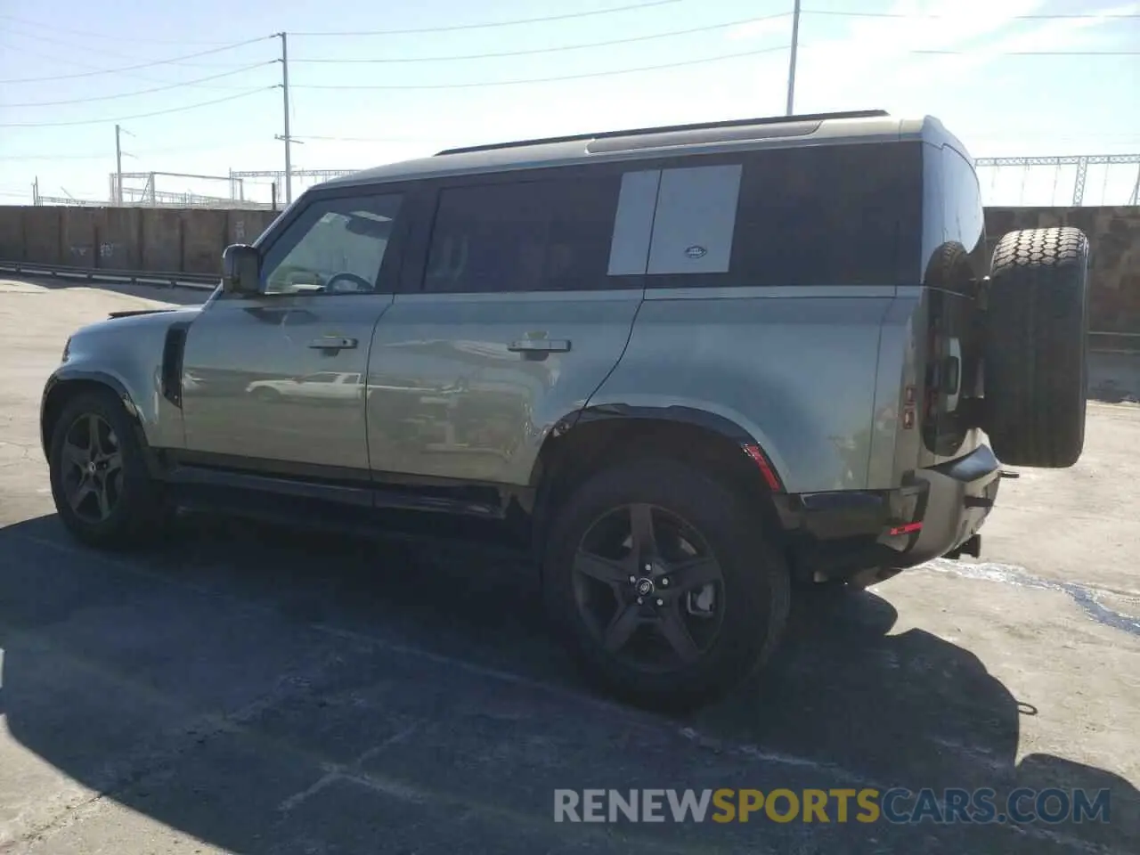 2 fotografías del automóvil dañado SALE27RU5N2073836 LAND ROVER DEFENDER 2022