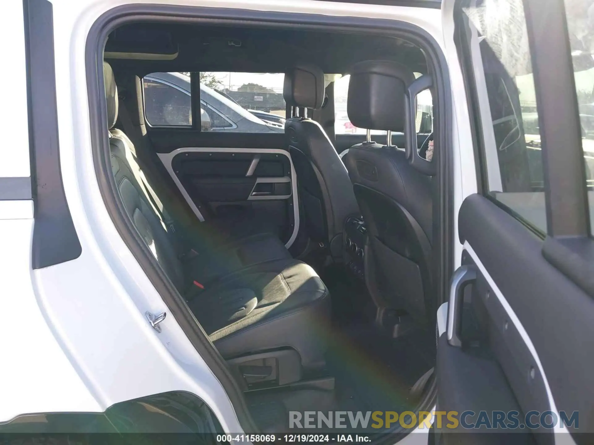 8 fotografías del automóvil dañado SALE3ERU5N2078911 LAND ROVER DEFENDER 2022