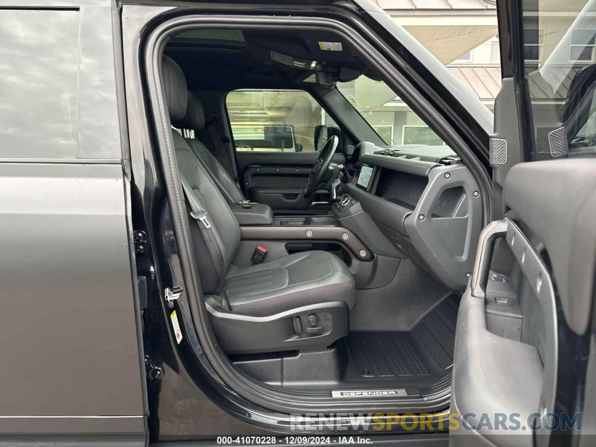 5 fotografías del automóvil dañado SALEX7RU7N2073094 LAND ROVER DEFENDER 2022