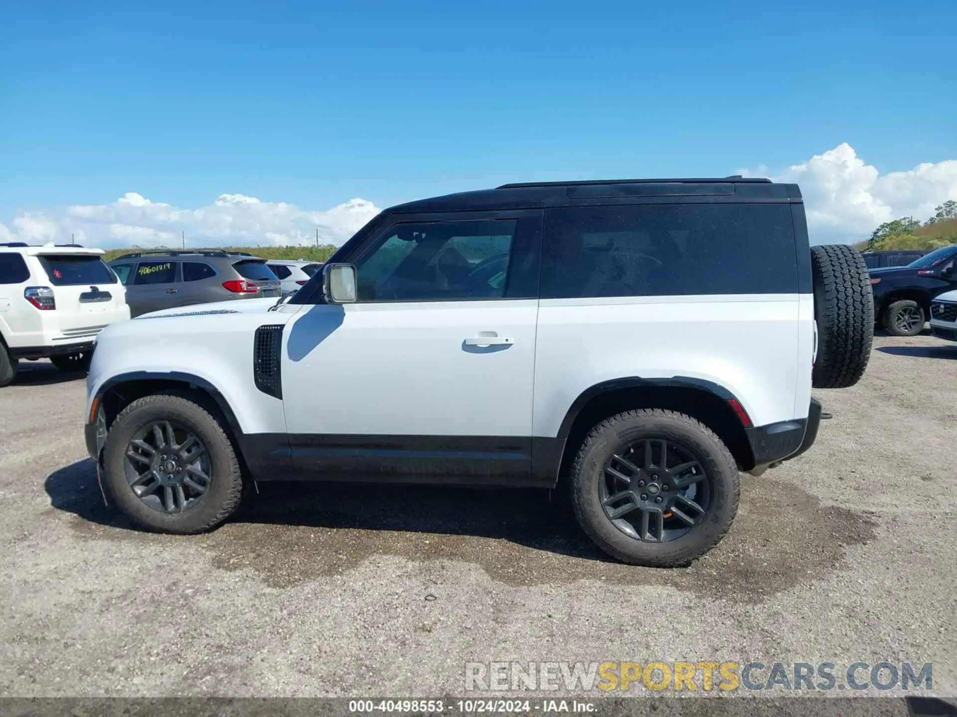 14 fotografías del automóvil dañado SALE26EU2P2208256 LAND ROVER DEFENDER 2023