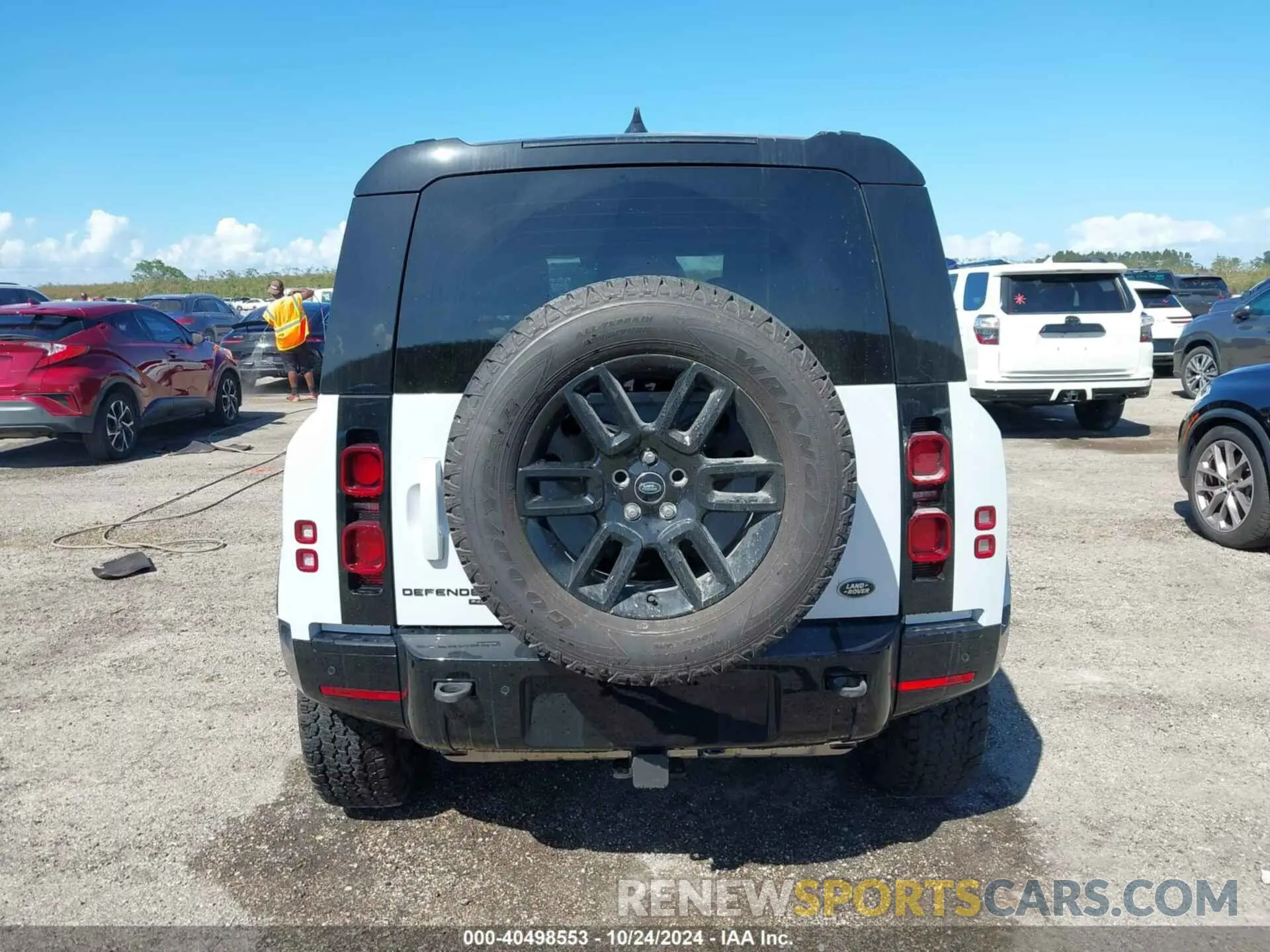 16 fotografías del automóvil dañado SALE26EU2P2208256 LAND ROVER DEFENDER 2023