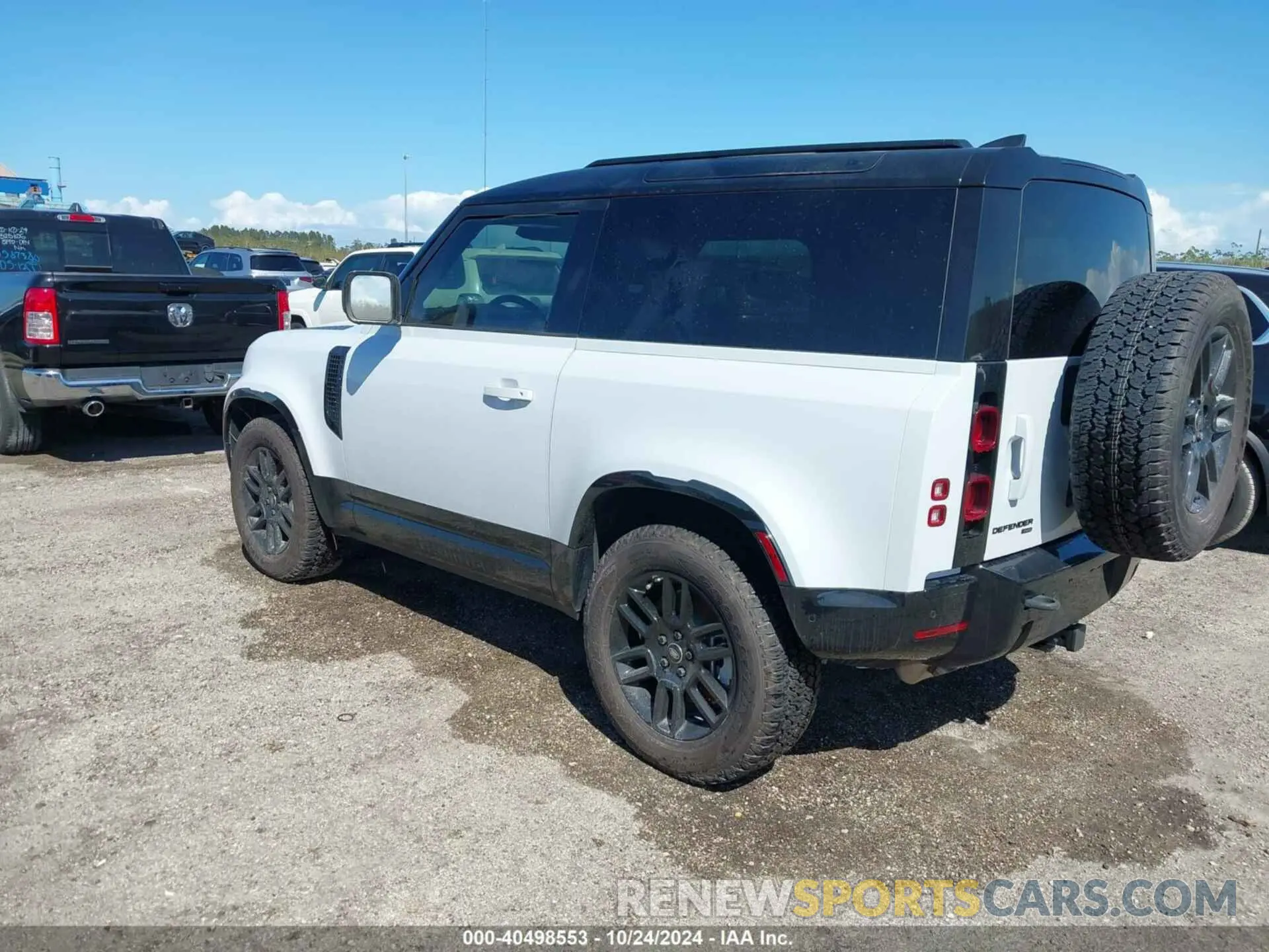 3 fotografías del automóvil dañado SALE26EU2P2208256 LAND ROVER DEFENDER 2023