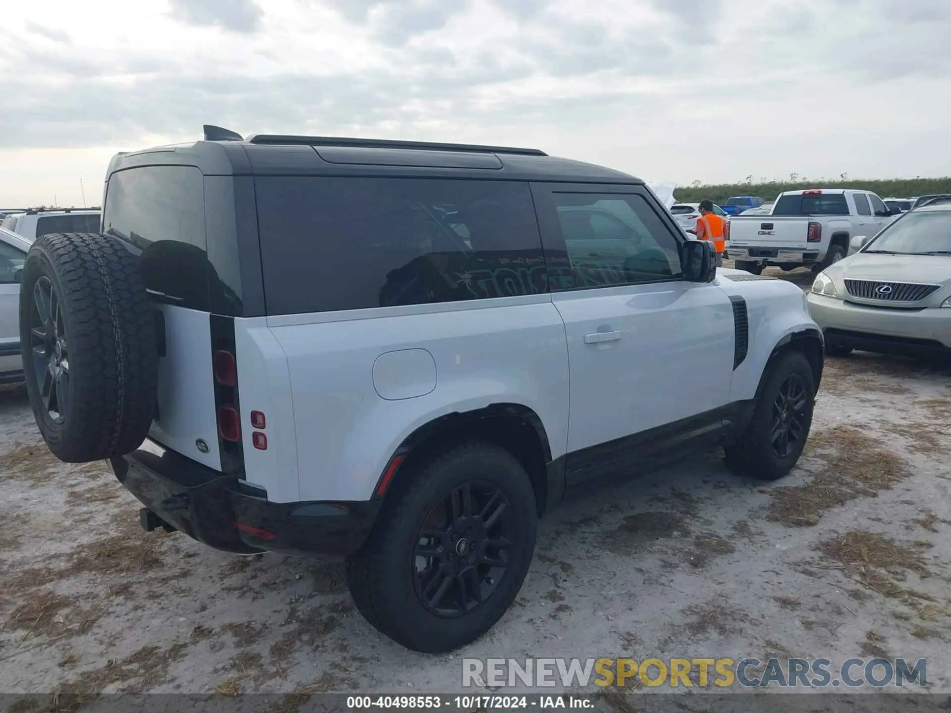 4 fotografías del automóvil dañado SALE26EU2P2208256 LAND ROVER DEFENDER 2023
