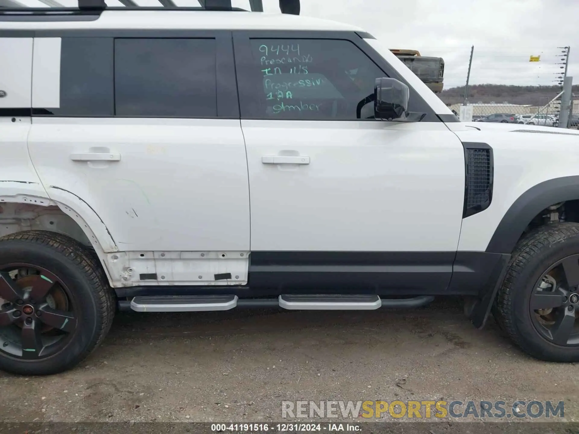 14 fotografías del automóvil dañado SALEJ7EX0P2110720 LAND ROVER DEFENDER 2023